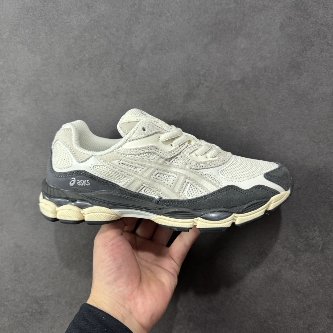 【公司级】Asics Gel-NYC复古单品 亚瑟士ASICSTIGER秋季新款休闲鞋 厚底街头运动休闲鞋 ASICS亚瑟士推出全新GEL-NYC,彰显纽约都市活力 这次的新系列融入了多个版本GEL的经典设计风格,广受好评。其设计灵感来源于GEL-NIMBUS 3,GEL-MC PLUS V 和 GEL-CUMULUS 16 这些往日经典鞋款。GEL-NYC使用GEL-CUMULUS 16鞋款的鞋楦设计,展现了独特的现代化美学。鞋底采用了轻质发泡材料,并在后跟和前掌处采用了ASICS亚瑟士核心科技——GEL缓震胶,赋予鞋款强大的缓冲性能,提供了更柔软舒适的穿着体验。而在原有设计的启发之上,此次鞋款采用更贴合当今潮流趋势的材料和创新技术,展现出纽约充满活力的都市精神。 尺码:36-45-选品中心