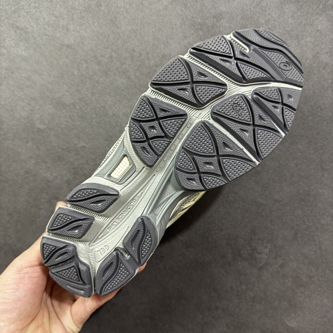 图片[9]-【公司级】Asics Gel-NYC复古单品 亚瑟士ASICSTIGER秋季新款休闲鞋 厚底街头运动休闲鞋 ASICS亚瑟士推出全新GEL-NYC，彰显纽约都市活力 这次的新系列融入了多个版本GEL的经典设计风格，广受好评。其设计灵感来源于GEL-NIMBUS 3,GEL-MC PLUS V 和 GEL-CUMULUS 16 这些往日经典鞋款。GEL-NYC使用GEL-CUMULUS 16鞋款的鞋楦设计,展现了独特的现代化美学。鞋底采用了轻质发泡材料,并在后跟和前掌处采用了ASICS亚瑟士核心科技——GEL缓震胶,赋予鞋款强大的缓冲性能,提供了更柔软舒适的穿着体验。而在原有设计的启发之上,此次鞋款采用更贴合当今潮流趋势的材料和创新技术,展现出纽约充满活力的都市精神。 尺码：36-45-选品中心