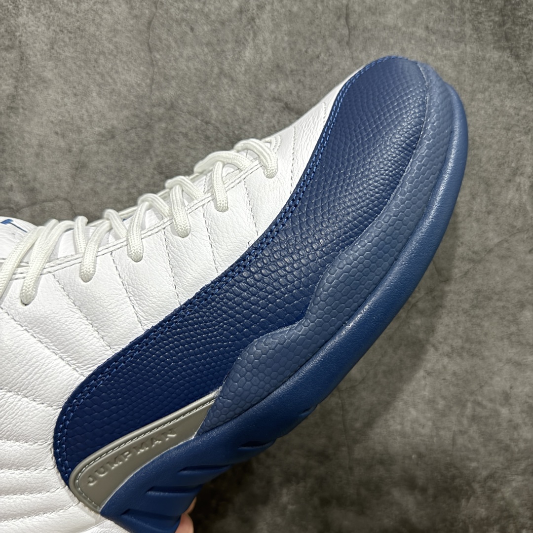 图片[6]-【X版纯原】Air Jordan AJ12 Retro 潮流 中帮 复古篮球鞋 白蓝 法国蓝 CT8013-114 原楦原纸板开发 原汁原味12代鞋型 进口原厂皮料 超软荔枝皮 质感满分 原厂碳板 原装材料 原厂定制金属扣 原厂电绣 支持与公司货全方位对比 只服务于5%懂鞋的高端客户 发国外可支持各种retail商店充正寄售 尺码：40 40.5 41 42 42.5 43 44 44.5 45 45.5 46 47.5-选品中心