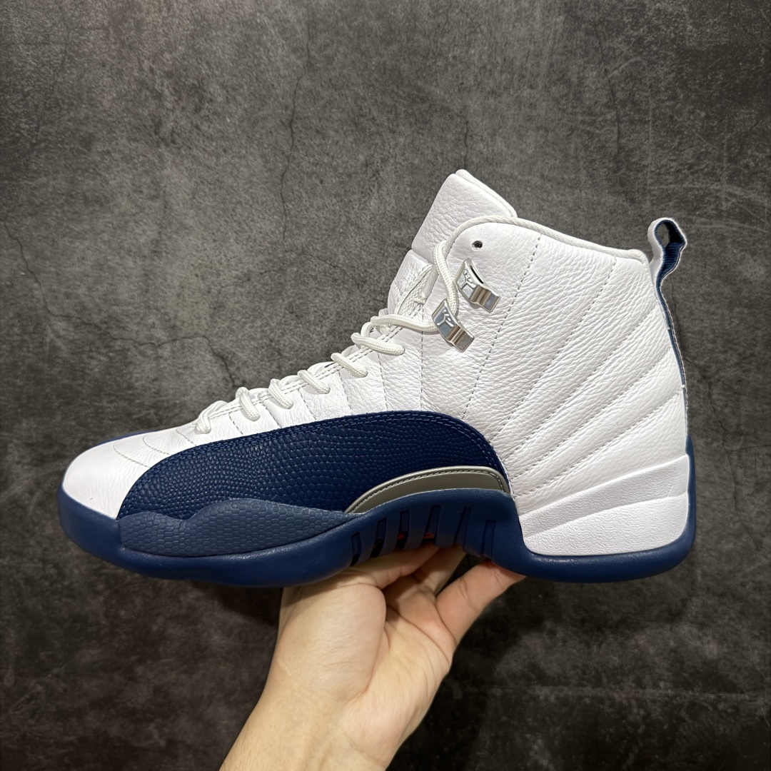图片[2]-【X版纯原】Air Jordan AJ12 Retro 潮流 中帮 复古篮球鞋 白蓝 法国蓝 CT8013-114 原楦原纸板开发 原汁原味12代鞋型 进口原厂皮料 超软荔枝皮 质感满分 原厂碳板 原装材料 原厂定制金属扣 原厂电绣 支持与公司货全方位对比 只服务于5%懂鞋的高端客户 发国外可支持各种retail商店充正寄售 尺码：40 40.5 41 42 42.5 43 44 44.5 45 45.5 46 47.5-选品中心