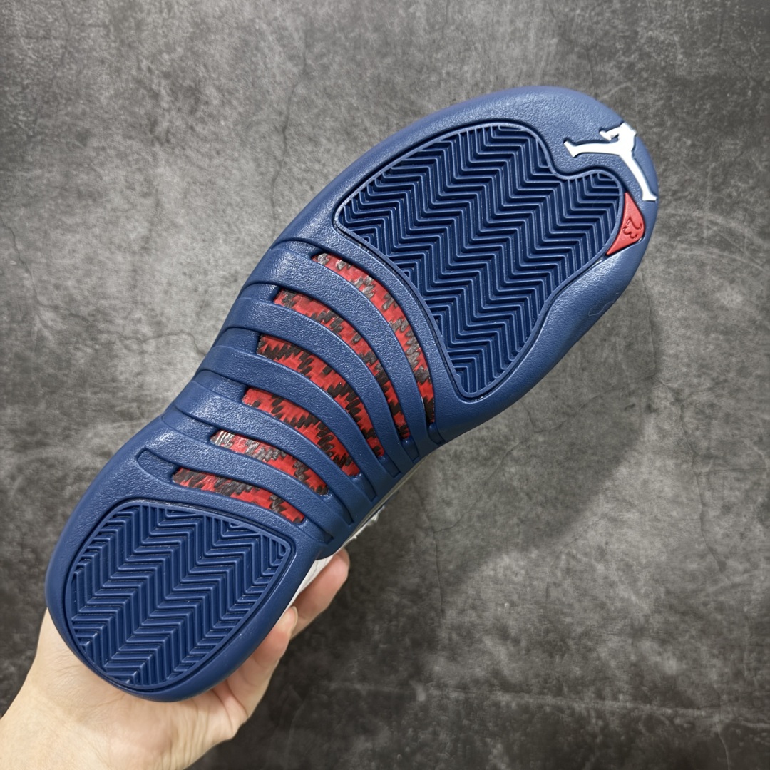 图片[9]-【X版纯原】Air Jordan AJ12 Retro 潮流 中帮 复古篮球鞋 白蓝 法国蓝 CT8013-114 原楦原纸板开发 原汁原味12代鞋型 进口原厂皮料 超软荔枝皮 质感满分 原厂碳板 原装材料 原厂定制金属扣 原厂电绣 支持与公司货全方位对比 只服务于5%懂鞋的高端客户 发国外可支持各种retail商店充正寄售 尺码：40 40.5 41 42 42.5 43 44 44.5 45 45.5 46 47.5-选品中心