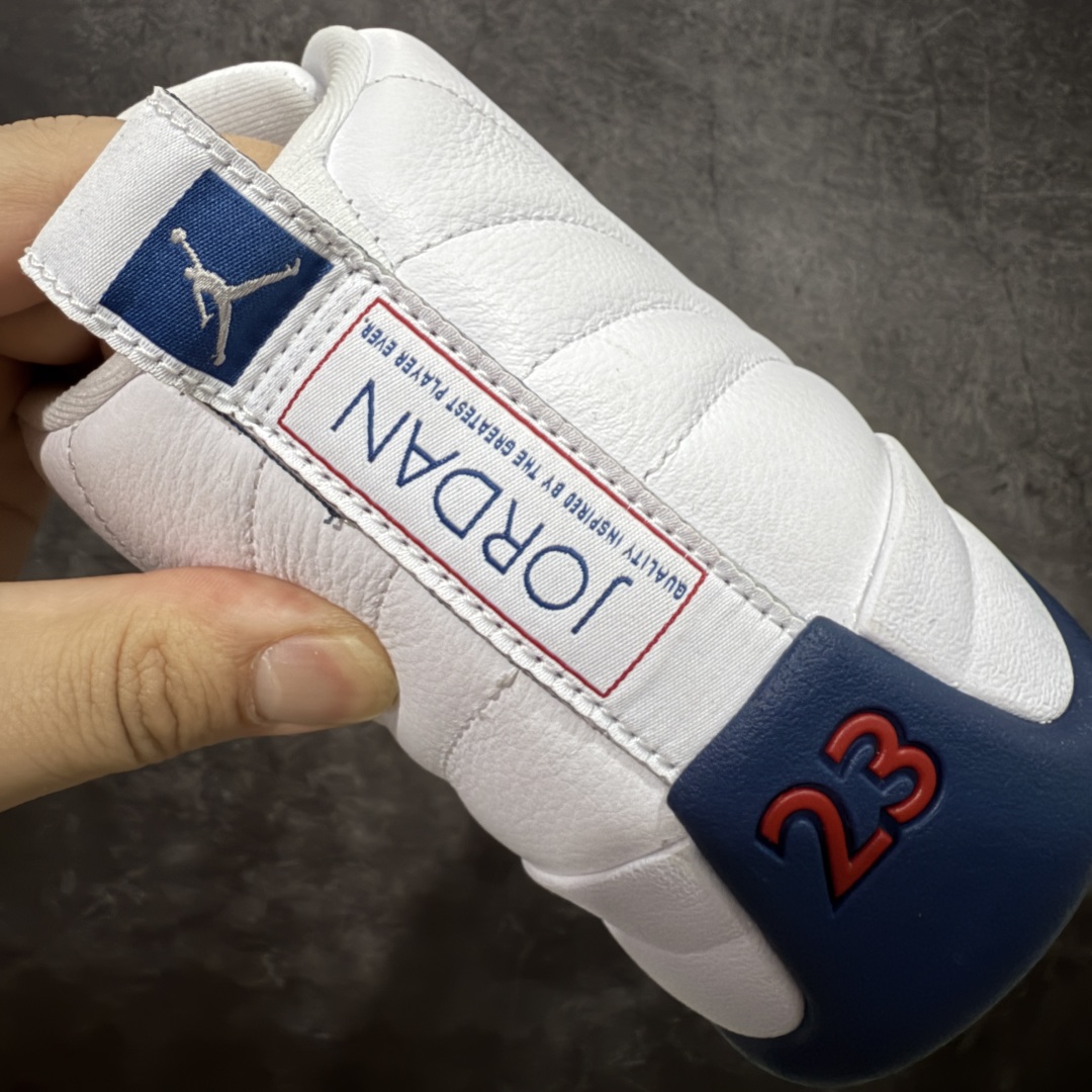 图片[2]-【X版纯原】Air Jordan AJ12 Retro 潮流 中帮 复古篮球鞋 白蓝 法国蓝 CT8013-114 原楦原纸板开发 原汁原味12代鞋型 进口原厂皮料 超软荔枝皮 质感满分 原厂碳板 原装材料 原厂定制金属扣 原厂电绣 支持与公司货全方位对比 只服务于5%懂鞋的高端客户 发国外可支持各种retail商店充正寄售 尺码：40 40.5 41 42 42.5 43 44 44.5 45 45.5 46 47.5-选品中心