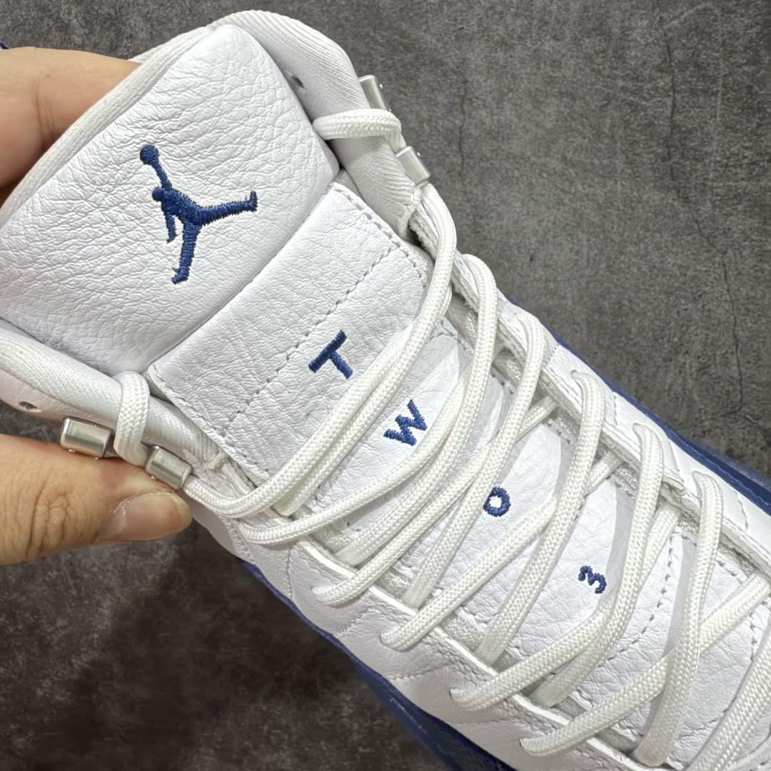 图片[6]-【X版纯原】Air Jordan AJ12 Retro 潮流 中帮 复古篮球鞋 白蓝 法国蓝 CT8013-114 原楦原纸板开发 原汁原味12代鞋型 进口原厂皮料 超软荔枝皮 质感满分 原厂碳板 原装材料 原厂定制金属扣 原厂电绣 支持与公司货全方位对比 只服务于5%懂鞋的高端客户 发国外可支持各种retail商店充正寄售 尺码：40 40.5 41 42 42.5 43 44 44.5 45 45.5 46 47.5-选品中心