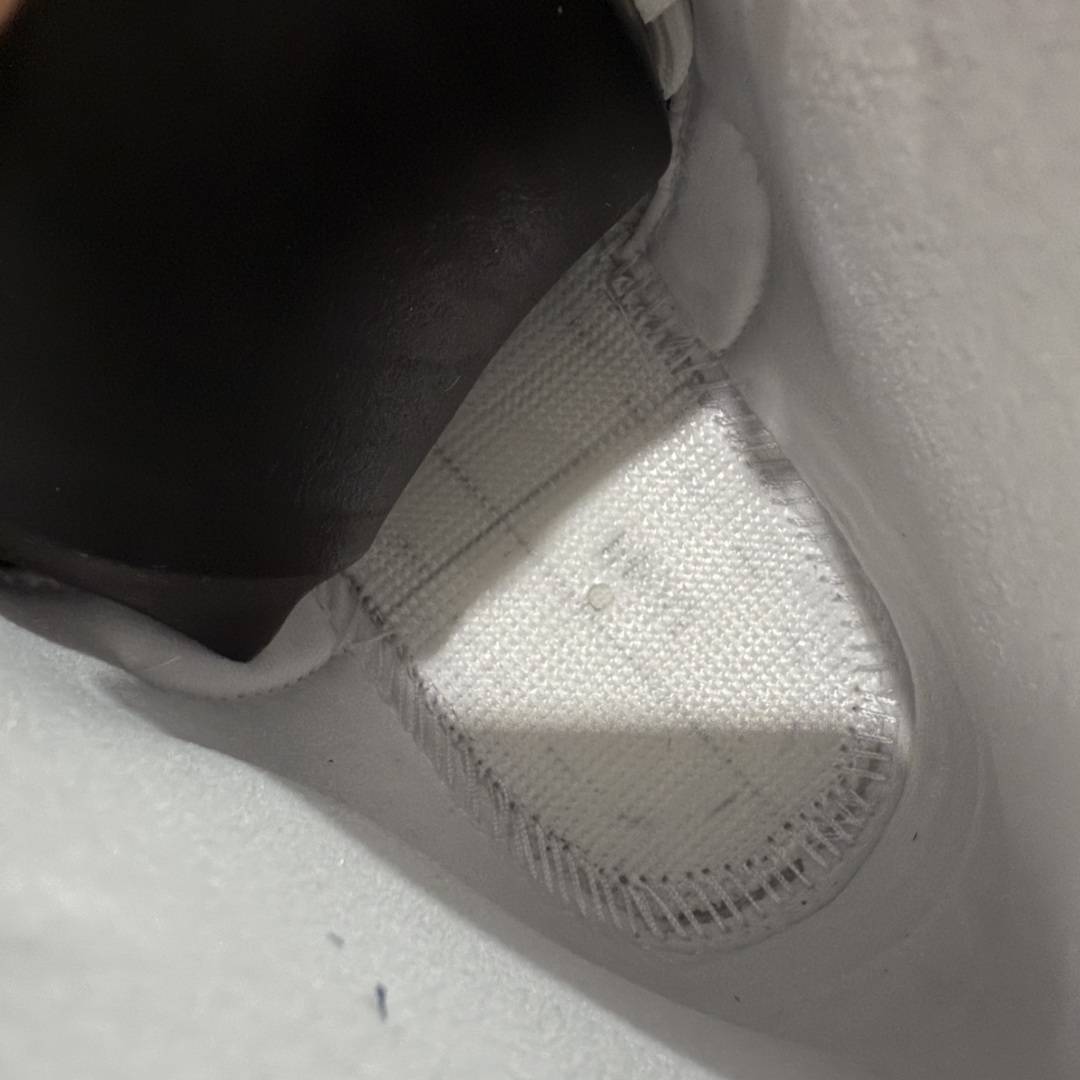 图片[8]-【X版纯原】Air Jordan AJ12 Retro 潮流 中帮 复古篮球鞋 白蓝 法国蓝 CT8013-114 原楦原纸板开发 原汁原味12代鞋型 进口原厂皮料 超软荔枝皮 质感满分 原厂碳板 原装材料 原厂定制金属扣 原厂电绣 支持与公司货全方位对比 只服务于5%懂鞋的高端客户 发国外可支持各种retail商店充正寄售 尺码：40 40.5 41 42 42.5 43 44 44.5 45 45.5 46 47.5-选品中心