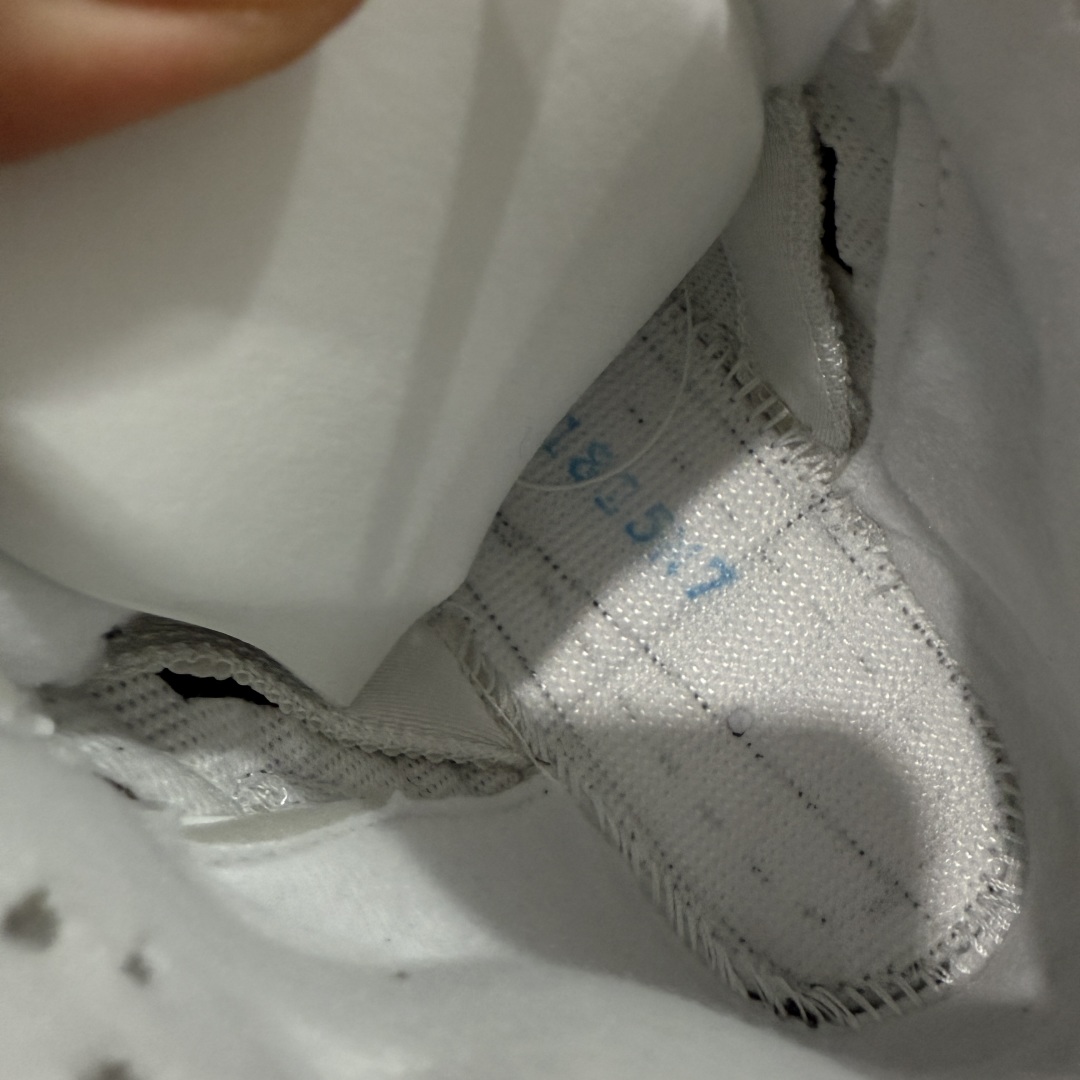 图片[8]-【外贸纯原】Air Jordan 5 \”Wolf Grey\” AJ5 乔5狼灰 DD0587-002 外贸大厂出品 匠心打造 原厂皮料原厂数据 全新纸板 模具打造 外贸 平台高端零售专供品质 品质毋庸置疑 一眼正品既视感 细节均已解码 尺码：40 40.5 41 42 42.5 43 44 44.5 45 46 47.5-选品中心