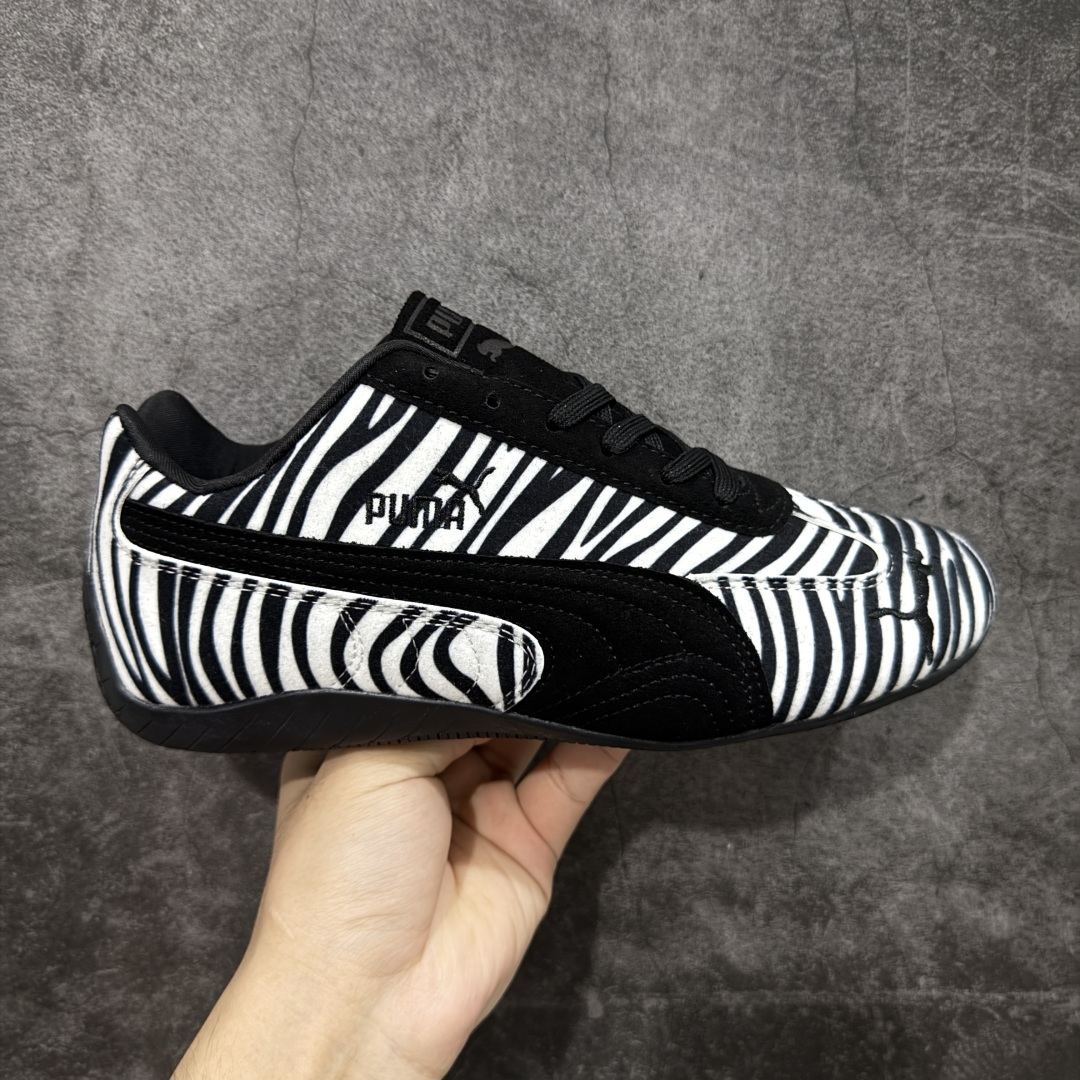 【XS版】Puma Speedcat OG Sparco 彪马罗马阿莫尔系列 复古运动休闲赛车跑鞋 全球知名运动品牌PUMA赛车系列 以趣味十足又前卫复古的设计引领潮流 将赛道精神融入街头时尚 开启前卫竞速之旅 主打前卫复古风 Roma鞋款的鞋侧以复古的流线造型 经典Logo 巧妙吸睛 而Speedcat鞋款以亮眼三色条纹元素缀以舒适鞋面 赋予了独特的个性美学 演绎赛车的无尽能量 货号:40335601 尺码: 35.5-45-选品中心
