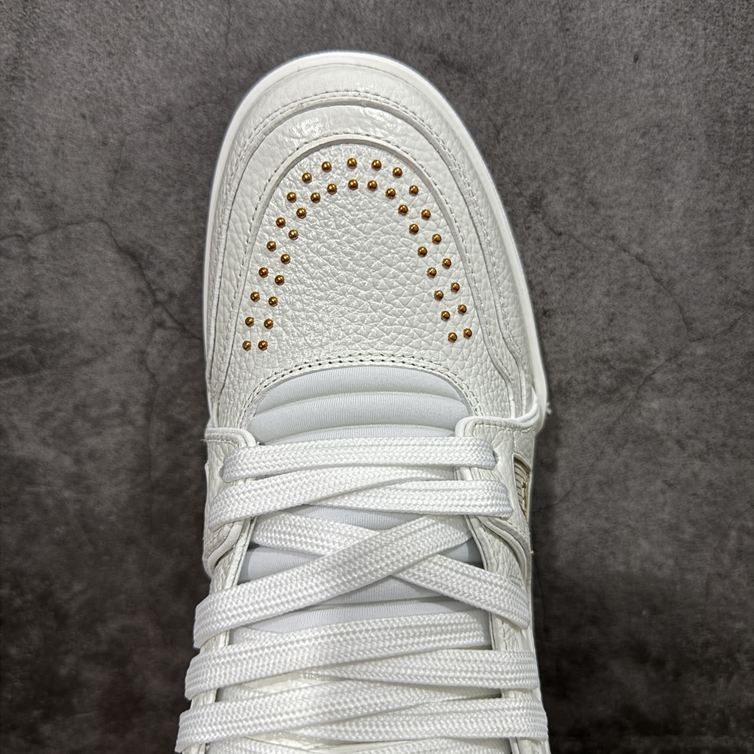 图片[5]-【HS纯原礼盒版】 LV Trainer系列高奢运动鞋 新款芯片顶级 潮人必备单品 同步ZP官网空胶工艺 鞋舌、挂饰均镶嵌NFC芯片感应装置 正确胶片断点式设计 中底正确还原原版油印字母比例 1：1原楦格板、楦头、刀磨全新升级！ 独家订制顶级压纹麂皮 原版开模TPU大底 质感原版一致 垫脚聚米微料加透气英伦网布 披靡市场任何版本！细节完美呈现！ 代购指定版本 全新升级最新双盒包装 扫码秒进官网！ 全套包装配件同比原版 尺码： 39-45-选品中心