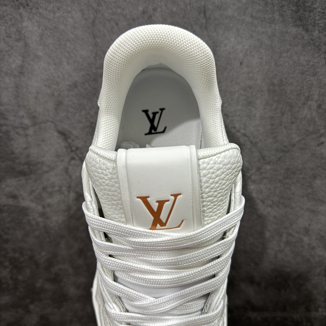 图片[8]-【HS纯原礼盒版】 LV Trainer系列高奢运动鞋 新款芯片顶级 潮人必备单品 同步ZP官网空胶工艺 鞋舌、挂饰均镶嵌NFC芯片感应装置 正确胶片断点式设计 中底正确还原原版油印字母比例 1：1原楦格板、楦头、刀磨全新升级！ 独家订制顶级压纹麂皮 原版开模TPU大底 质感原版一致 垫脚聚米微料加透气英伦网布 披靡市场任何版本！细节完美呈现！ 代购指定版本 全新升级最新双盒包装 扫码秒进官网！ 全套包装配件同比原版 尺码： 39-45-选品中心