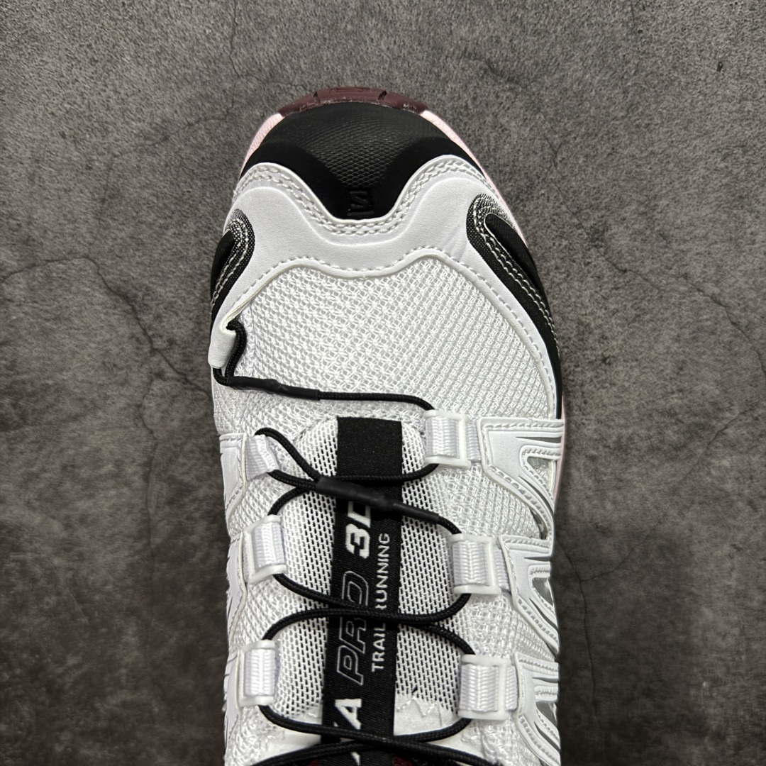 图片[5]-【w1版本】全新版本出货 纯原大厂出品 萨洛蒙 Salomon XA PRO 3D 户外轻便机能鞋 478676 纯原外贸平台特供订单 耗时半年巨作 全套原纸板楦头开发 原厂特供网布配套加持 确保原汁原味 完美呈现版型 原档数据独家私模五层组合大底 男女鞋同步官方开发至46.5 原装Ortholite轻量化鞋垫 中底布带钢印编号 原厂TPU锁扣 进口港宝加持 后跟自然饱满 还原公司包裹性 鞋面以“锯齿”状的包裹系统呈现 在基色底之下加入了各种色点缀 将公司的最新技术和时尚前卫的造型融入耐用的长跑款式中 鞋面由 TPU 薄膜制成 并焊接在高耐磨网眼上 使其既时尚又坚固 由 ACS底盘支撑 可增强稳定性和支撑力 以及由橡胶凸耳 Contragrip外底覆盖的 EVA 缓冲中底 旨在应对崎岖的地形 鞋舌上的彩色Salomon 标签、Quicklace 系统以及鞋头、鞋舌和鞋跟上的附加品牌使细节更加完美 让穿着者可以轻松驾驭户外与通勤下的任何运动生活场景 无缝鞋身户外随意纵横 颜值与脚感兼备 出街通勤 绝对非常吸睛 你值得拥有 尺码：36 36.5 37 38 38.5 39 40-选品中心
