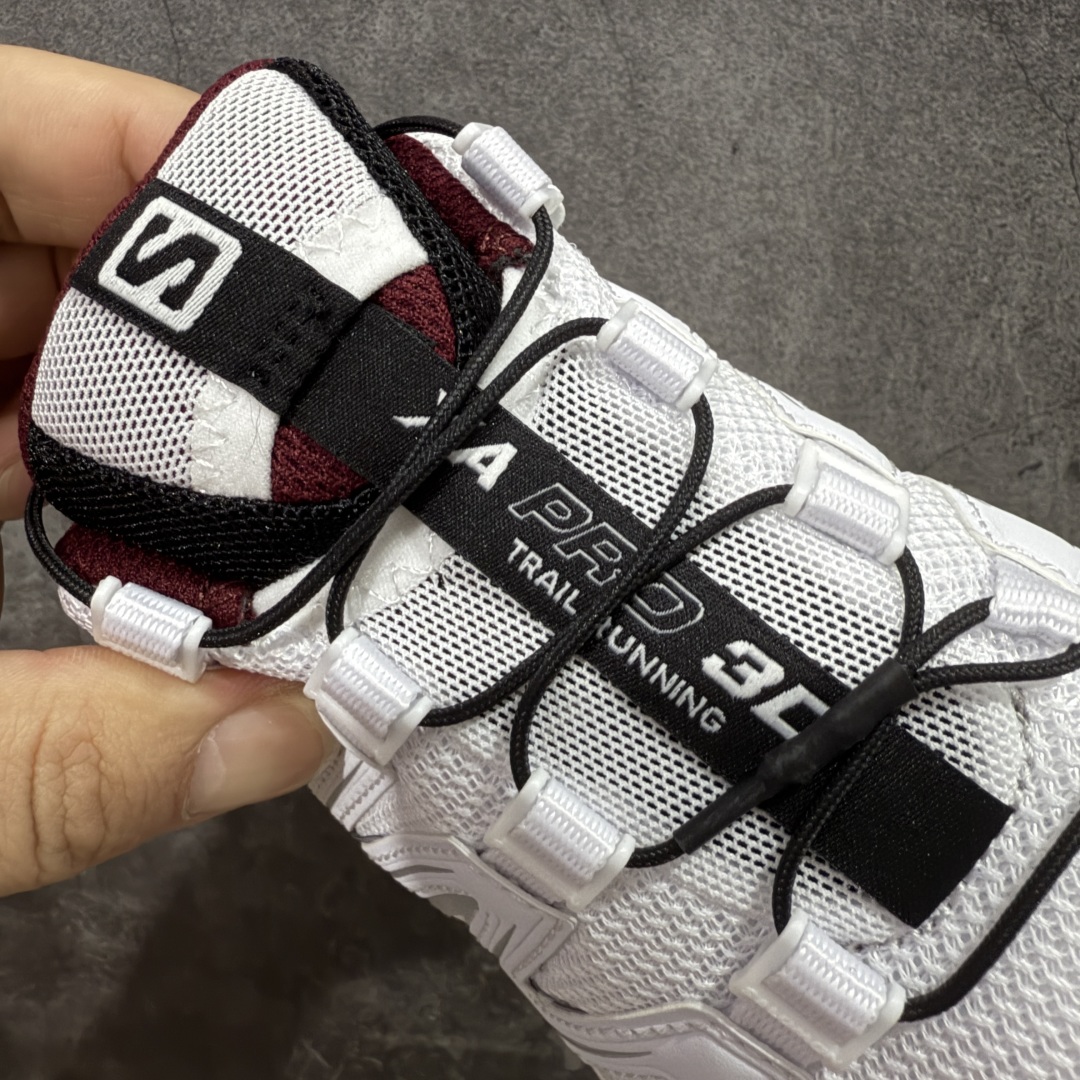图片[6]-【w1版本】全新版本出货 纯原大厂出品 萨洛蒙 Salomon XA PRO 3D 户外轻便机能鞋 478676 纯原外贸平台特供订单 耗时半年巨作 全套原纸板楦头开发 原厂特供网布配套加持 确保原汁原味 完美呈现版型 原档数据独家私模五层组合大底 男女鞋同步官方开发至46.5 原装Ortholite轻量化鞋垫 中底布带钢印编号 原厂TPU锁扣 进口港宝加持 后跟自然饱满 还原公司包裹性 鞋面以“锯齿”状的包裹系统呈现 在基色底之下加入了各种色点缀 将公司的最新技术和时尚前卫的造型融入耐用的长跑款式中 鞋面由 TPU 薄膜制成 并焊接在高耐磨网眼上 使其既时尚又坚固 由 ACS底盘支撑 可增强稳定性和支撑力 以及由橡胶凸耳 Contragrip外底覆盖的 EVA 缓冲中底 旨在应对崎岖的地形 鞋舌上的彩色Salomon 标签、Quicklace 系统以及鞋头、鞋舌和鞋跟上的附加品牌使细节更加完美 让穿着者可以轻松驾驭户外与通勤下的任何运动生活场景 无缝鞋身户外随意纵横 颜值与脚感兼备 出街通勤 绝对非常吸睛 你值得拥有 尺码：36 36.5 37 38 38.5 39 40-选品中心