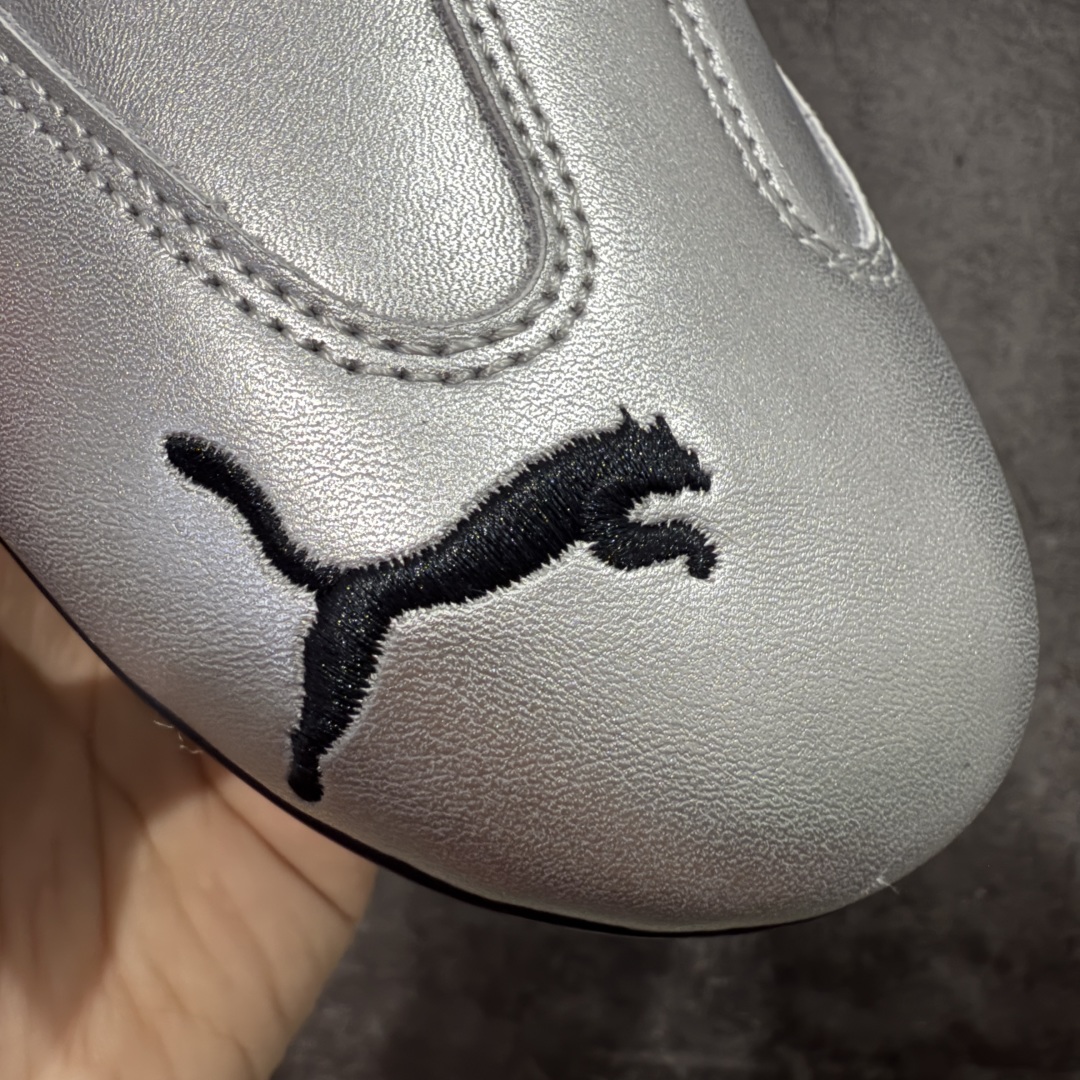 图片[5]-【Top纯原版】彪马PUMA Speedcat Archive SpeedCat系列美拉德风 舒适百搭 防滑耐磨 低帮 生活休闲鞋 男女同款 银黑 403689-01 目前市场最优版本 无论是版型 细节 烫金走线 完全碾压市场任意版本 欢迎对比🆚 工厂耗时3个月开发 原装档案原数据纸版楦型 采用固色翻毛皮鞋面材质(正确二次成型\’猛帮\’成型工艺🆚区别市面版本!!) 外置原数据开发轻量耐磨橡胶大底💪🏻 全球知名运动品牌PUMA宝马赛车系列 融合了宝马车队的标志性配色 以趣味十足又前卫复古的设计引领潮流 将赛道精神融入街头时尚 开启前卫竞速之旅 主打前卫复古风 Roma鞋款的鞋侧以复古的流线造型 缀以宝马经典Logo 巧妙吸睛 而Speedcat鞋款以亮眼三色条纹元素缀以舒适鞋面 赋予了独特的个性美学 演绎赛车的无尽能量 尺码：36-45-选品中心