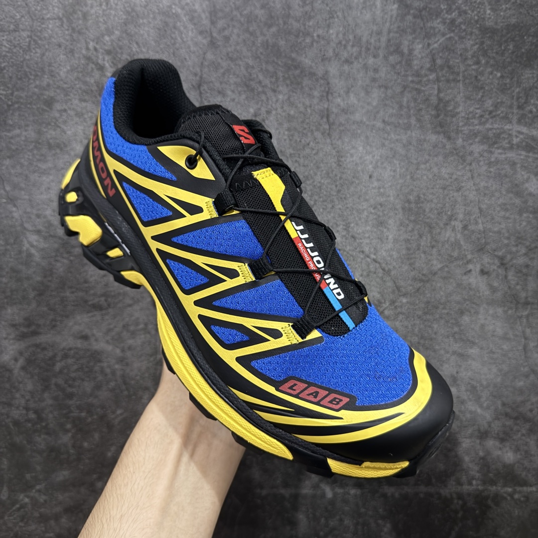 图片[3]-【绿X版】JJJJound x SALOMON萨洛蒙 XT-6 舒适百搭 耐磨透气支撑 低帮 户外功能鞋 男女同款 蓝黄 491304 顶级原盒配置 外机能登山跑鞋 纯原外贸平台特供订单 耗时半年巨作 全套原纸板楦头开发 原厂特供网布配套加持 确保原汁原味 完美呈现版型 原档数据独家私模五层组合大底 男女鞋同步官方开发至46.5 原装Ortholite轻量化鞋垫 中底布带钢印编号 原厂TPU锁扣 进口港宝加持 后跟自然饱满 还原公司包裹性 鞋面以“锯齿”状的包裹系统呈现 在基色底之下加入了各种色点缀 将公司的最新技术和时尚前卫的造型融入耐用的长跑款式中 鞋面由 TPU 薄膜制成 并焊接在高耐磨网眼上 使其既时尚又坚固 由 ACS底盘支撑 可增强稳定性和支撑力 以及由橡胶凸耳 Contragrip外底覆盖的 EVA 缓冲中底 旨在应对崎岖的地形 鞋舌上的彩色Salomon 标签、Quicklace 系统以及鞋头、鞋舌和鞋跟上的附加品牌使细节更加完美 让穿着者可以轻松驾驭户外与通勤下的任何运动生活场景 无缝鞋身户外随意纵横 颜值与脚感兼备 出街通勤 绝对非常吸睛 你值得拥有 尺码：36 36.5 37.5 38 38.5 39 40 40.5 41 42 42.5 43 44 44.5 45 46 46.5-选品中心
