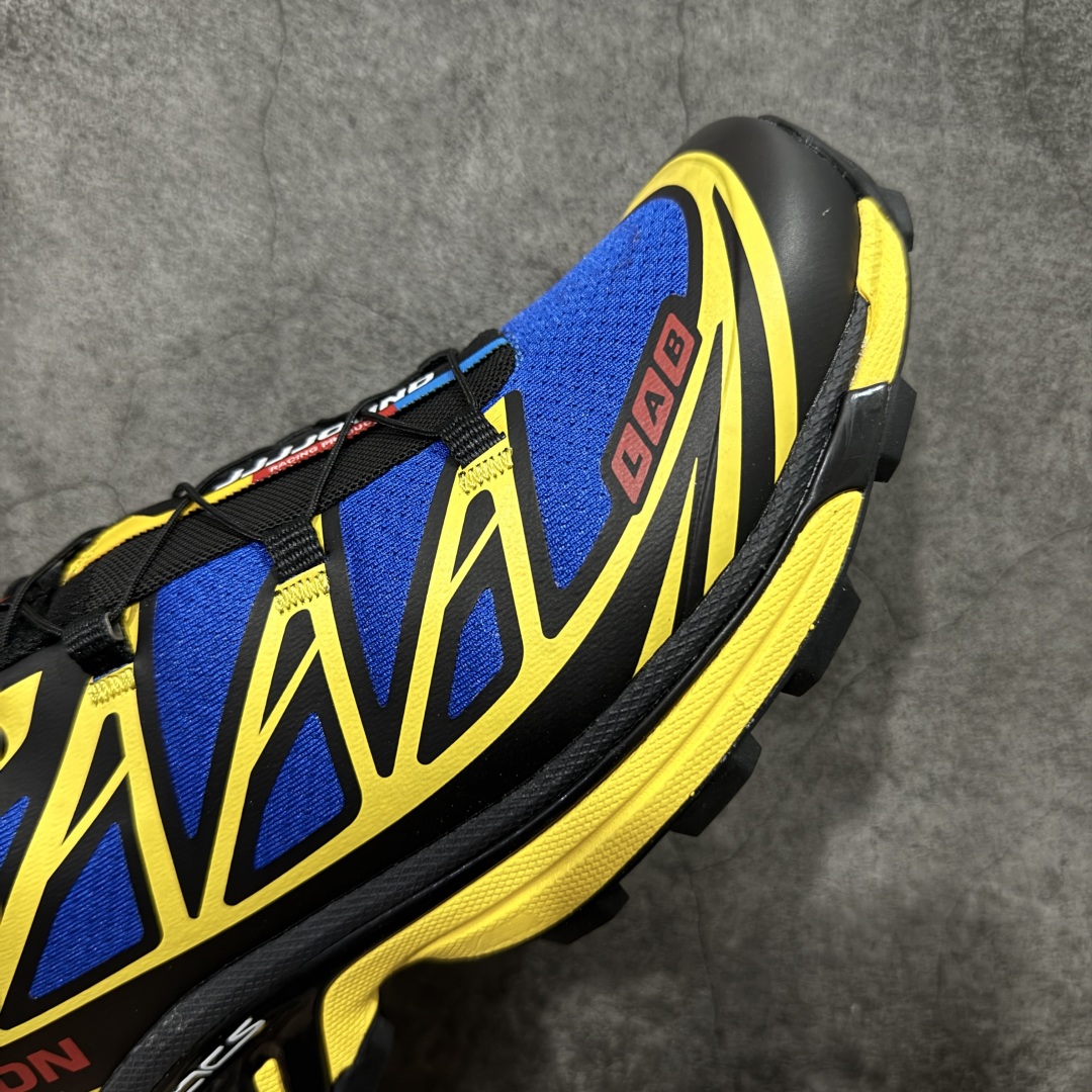 图片[6]-【绿X版】JJJJound x SALOMON萨洛蒙 XT-6 舒适百搭 耐磨透气支撑 低帮 户外功能鞋 男女同款 蓝黄 491304 顶级原盒配置 外机能登山跑鞋 纯原外贸平台特供订单 耗时半年巨作 全套原纸板楦头开发 原厂特供网布配套加持 确保原汁原味 完美呈现版型 原档数据独家私模五层组合大底 男女鞋同步官方开发至46.5 原装Ortholite轻量化鞋垫 中底布带钢印编号 原厂TPU锁扣 进口港宝加持 后跟自然饱满 还原公司包裹性 鞋面以“锯齿”状的包裹系统呈现 在基色底之下加入了各种色点缀 将公司的最新技术和时尚前卫的造型融入耐用的长跑款式中 鞋面由 TPU 薄膜制成 并焊接在高耐磨网眼上 使其既时尚又坚固 由 ACS底盘支撑 可增强稳定性和支撑力 以及由橡胶凸耳 Contragrip外底覆盖的 EVA 缓冲中底 旨在应对崎岖的地形 鞋舌上的彩色Salomon 标签、Quicklace 系统以及鞋头、鞋舌和鞋跟上的附加品牌使细节更加完美 让穿着者可以轻松驾驭户外与通勤下的任何运动生活场景 无缝鞋身户外随意纵横 颜值与脚感兼备 出街通勤 绝对非常吸睛 你值得拥有 尺码：36 36.5 37.5 38 38.5 39 40 40.5 41 42 42.5 43 44 44.5 45 46 46.5-选品中心
