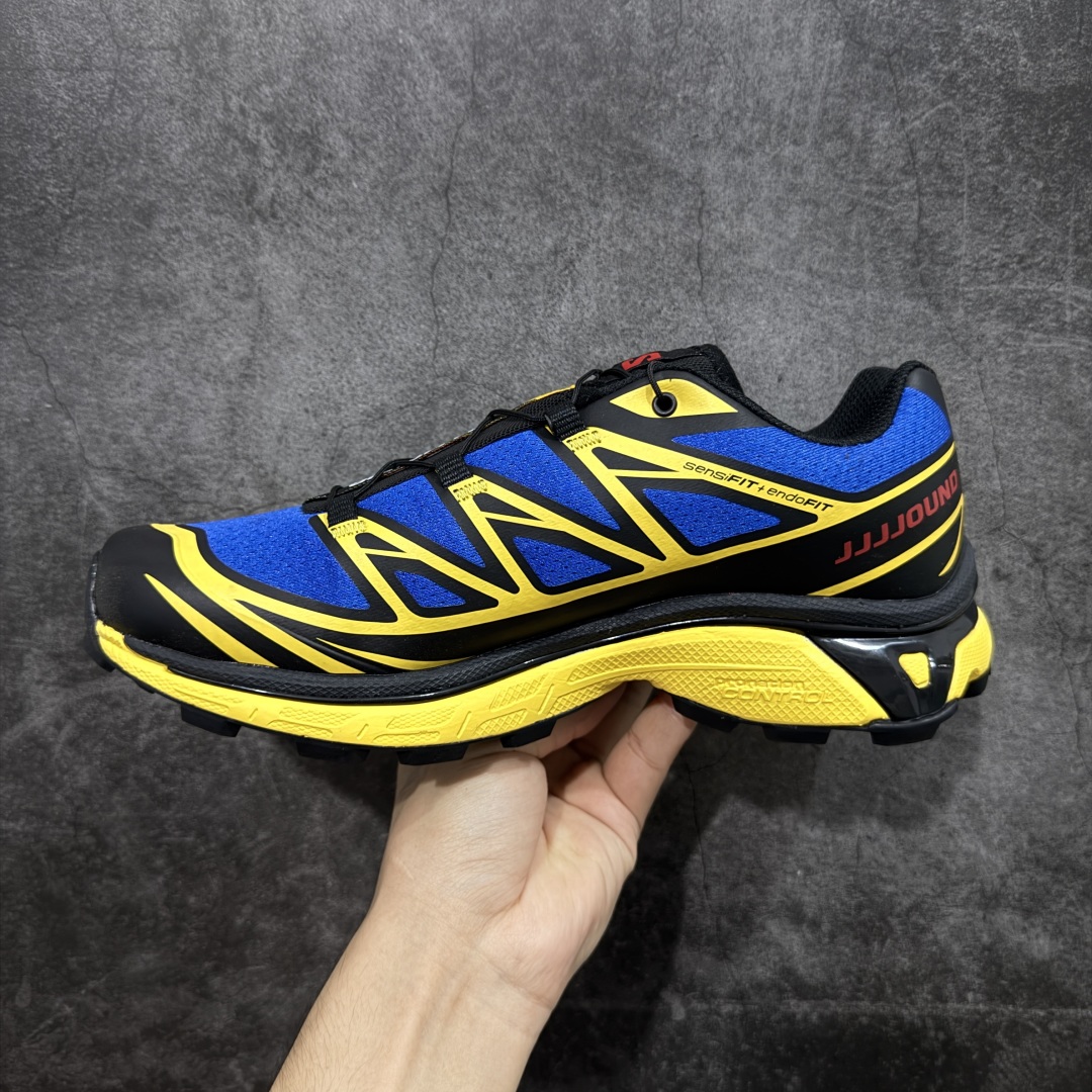 图片[2]-【绿X版】JJJJound x SALOMON萨洛蒙 XT-6 舒适百搭 耐磨透气支撑 低帮 户外功能鞋 男女同款 蓝黄 491304 顶级原盒配置 外机能登山跑鞋 纯原外贸平台特供订单 耗时半年巨作 全套原纸板楦头开发 原厂特供网布配套加持 确保原汁原味 完美呈现版型 原档数据独家私模五层组合大底 男女鞋同步官方开发至46.5 原装Ortholite轻量化鞋垫 中底布带钢印编号 原厂TPU锁扣 进口港宝加持 后跟自然饱满 还原公司包裹性 鞋面以“锯齿”状的包裹系统呈现 在基色底之下加入了各种色点缀 将公司的最新技术和时尚前卫的造型融入耐用的长跑款式中 鞋面由 TPU 薄膜制成 并焊接在高耐磨网眼上 使其既时尚又坚固 由 ACS底盘支撑 可增强稳定性和支撑力 以及由橡胶凸耳 Contragrip外底覆盖的 EVA 缓冲中底 旨在应对崎岖的地形 鞋舌上的彩色Salomon 标签、Quicklace 系统以及鞋头、鞋舌和鞋跟上的附加品牌使细节更加完美 让穿着者可以轻松驾驭户外与通勤下的任何运动生活场景 无缝鞋身户外随意纵横 颜值与脚感兼备 出街通勤 绝对非常吸睛 你值得拥有 尺码：36 36.5 37.5 38 38.5 39 40 40.5 41 42 42.5 43 44 44.5 45 46 46.5-选品中心
