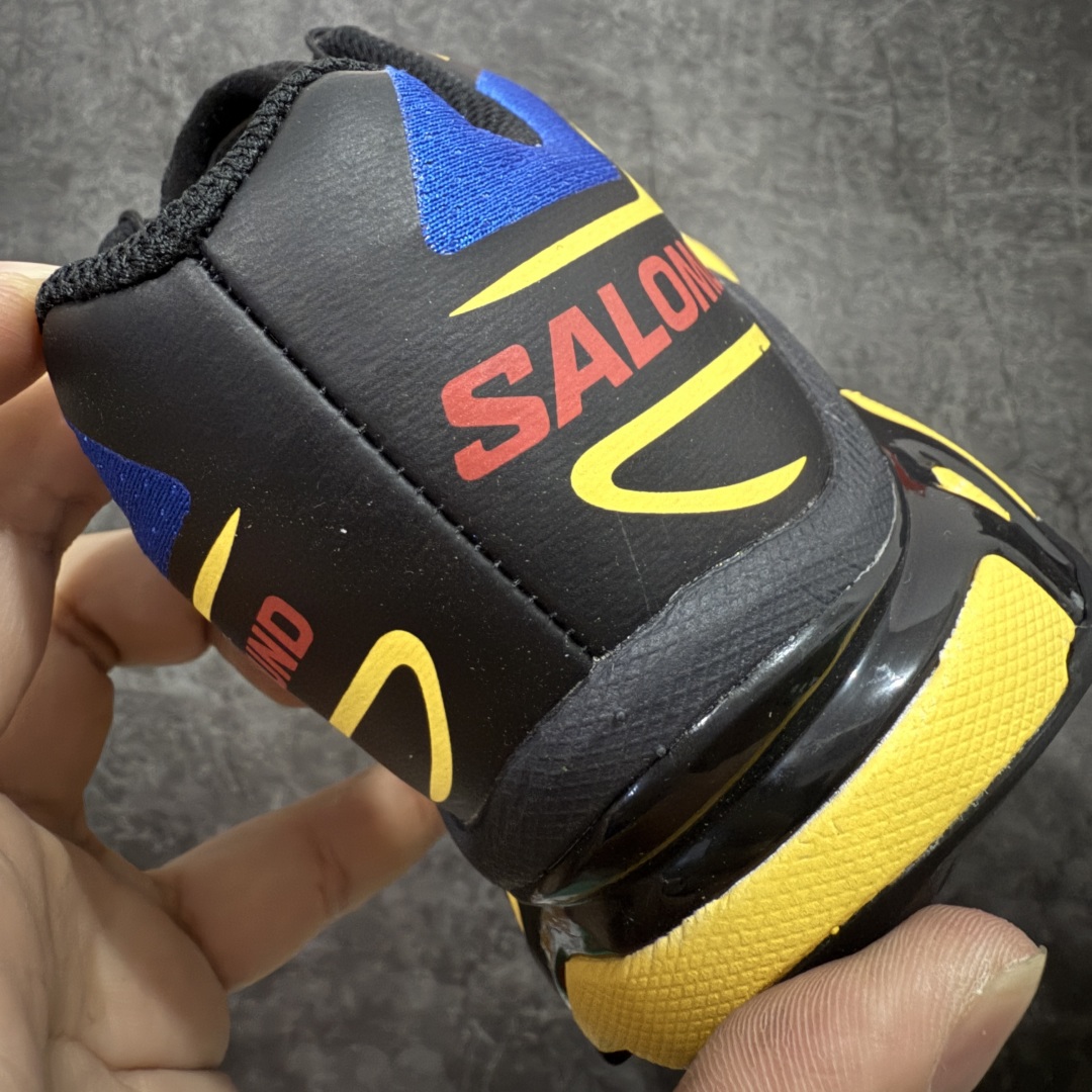 图片[2]-【绿X版】JJJJound x SALOMON萨洛蒙 XT-6 舒适百搭 耐磨透气支撑 低帮 户外功能鞋 男女同款 蓝黄 491304 顶级原盒配置 外机能登山跑鞋 纯原外贸平台特供订单 耗时半年巨作 全套原纸板楦头开发 原厂特供网布配套加持 确保原汁原味 完美呈现版型 原档数据独家私模五层组合大底 男女鞋同步官方开发至46.5 原装Ortholite轻量化鞋垫 中底布带钢印编号 原厂TPU锁扣 进口港宝加持 后跟自然饱满 还原公司包裹性 鞋面以“锯齿”状的包裹系统呈现 在基色底之下加入了各种色点缀 将公司的最新技术和时尚前卫的造型融入耐用的长跑款式中 鞋面由 TPU 薄膜制成 并焊接在高耐磨网眼上 使其既时尚又坚固 由 ACS底盘支撑 可增强稳定性和支撑力 以及由橡胶凸耳 Contragrip外底覆盖的 EVA 缓冲中底 旨在应对崎岖的地形 鞋舌上的彩色Salomon 标签、Quicklace 系统以及鞋头、鞋舌和鞋跟上的附加品牌使细节更加完美 让穿着者可以轻松驾驭户外与通勤下的任何运动生活场景 无缝鞋身户外随意纵横 颜值与脚感兼备 出街通勤 绝对非常吸睛 你值得拥有 尺码：36 36.5 37.5 38 38.5 39 40 40.5 41 42 42.5 43 44 44.5 45 46 46.5-选品中心