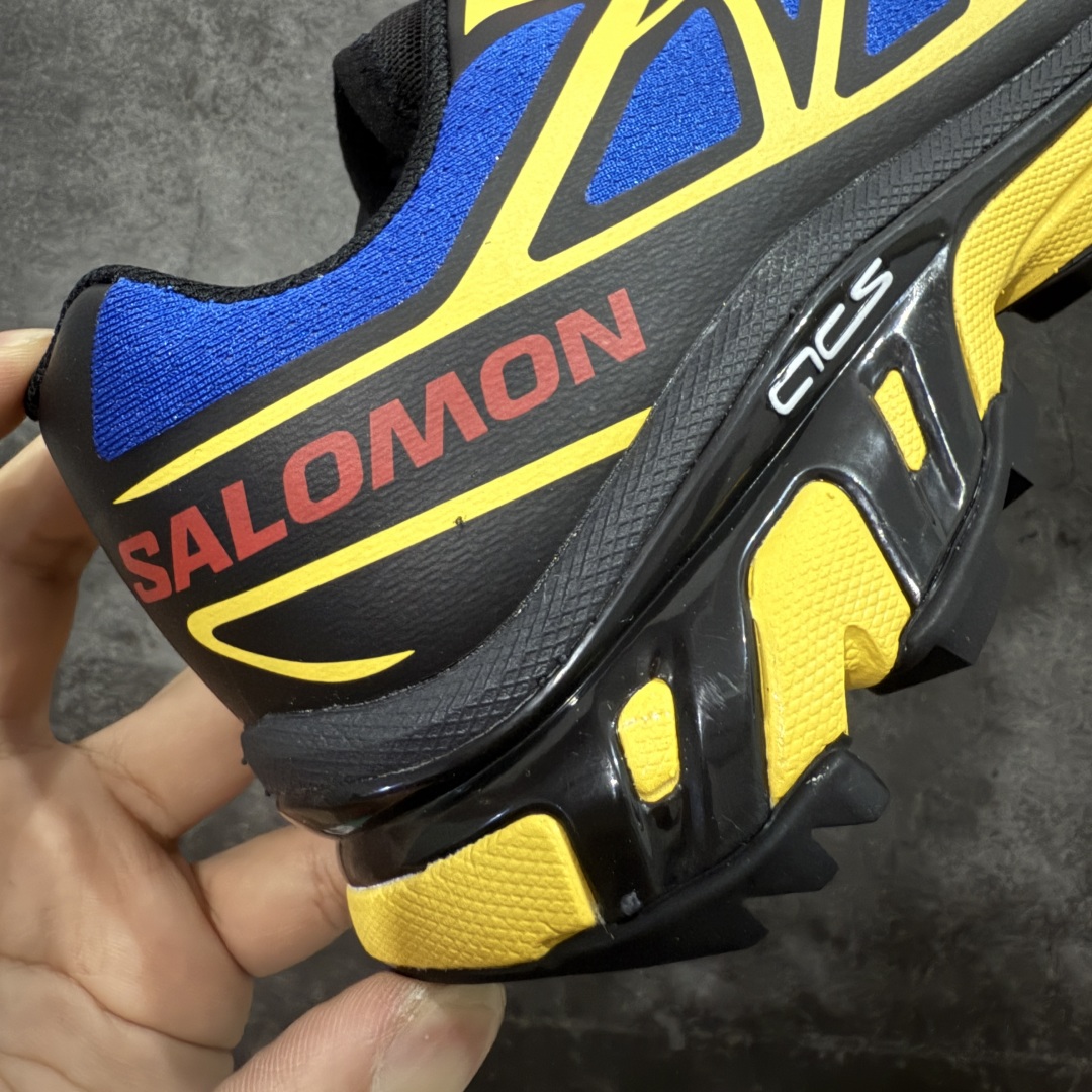 图片[3]-【绿X版】JJJJound x SALOMON萨洛蒙 XT-6 舒适百搭 耐磨透气支撑 低帮 户外功能鞋 男女同款 蓝黄 491304 顶级原盒配置 外机能登山跑鞋 纯原外贸平台特供订单 耗时半年巨作 全套原纸板楦头开发 原厂特供网布配套加持 确保原汁原味 完美呈现版型 原档数据独家私模五层组合大底 男女鞋同步官方开发至46.5 原装Ortholite轻量化鞋垫 中底布带钢印编号 原厂TPU锁扣 进口港宝加持 后跟自然饱满 还原公司包裹性 鞋面以“锯齿”状的包裹系统呈现 在基色底之下加入了各种色点缀 将公司的最新技术和时尚前卫的造型融入耐用的长跑款式中 鞋面由 TPU 薄膜制成 并焊接在高耐磨网眼上 使其既时尚又坚固 由 ACS底盘支撑 可增强稳定性和支撑力 以及由橡胶凸耳 Contragrip外底覆盖的 EVA 缓冲中底 旨在应对崎岖的地形 鞋舌上的彩色Salomon 标签、Quicklace 系统以及鞋头、鞋舌和鞋跟上的附加品牌使细节更加完美 让穿着者可以轻松驾驭户外与通勤下的任何运动生活场景 无缝鞋身户外随意纵横 颜值与脚感兼备 出街通勤 绝对非常吸睛 你值得拥有 尺码：36 36.5 37.5 38 38.5 39 40 40.5 41 42 42.5 43 44 44.5 45 46 46.5-选品中心