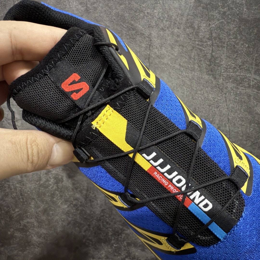 图片[6]-【绿X版】JJJJound x SALOMON萨洛蒙 XT-6 舒适百搭 耐磨透气支撑 低帮 户外功能鞋 男女同款 蓝黄 491304 顶级原盒配置 外机能登山跑鞋 纯原外贸平台特供订单 耗时半年巨作 全套原纸板楦头开发 原厂特供网布配套加持 确保原汁原味 完美呈现版型 原档数据独家私模五层组合大底 男女鞋同步官方开发至46.5 原装Ortholite轻量化鞋垫 中底布带钢印编号 原厂TPU锁扣 进口港宝加持 后跟自然饱满 还原公司包裹性 鞋面以“锯齿”状的包裹系统呈现 在基色底之下加入了各种色点缀 将公司的最新技术和时尚前卫的造型融入耐用的长跑款式中 鞋面由 TPU 薄膜制成 并焊接在高耐磨网眼上 使其既时尚又坚固 由 ACS底盘支撑 可增强稳定性和支撑力 以及由橡胶凸耳 Contragrip外底覆盖的 EVA 缓冲中底 旨在应对崎岖的地形 鞋舌上的彩色Salomon 标签、Quicklace 系统以及鞋头、鞋舌和鞋跟上的附加品牌使细节更加完美 让穿着者可以轻松驾驭户外与通勤下的任何运动生活场景 无缝鞋身户外随意纵横 颜值与脚感兼备 出街通勤 绝对非常吸睛 你值得拥有 尺码：36 36.5 37.5 38 38.5 39 40 40.5 41 42 42.5 43 44 44.5 45 46 46.5-选品中心