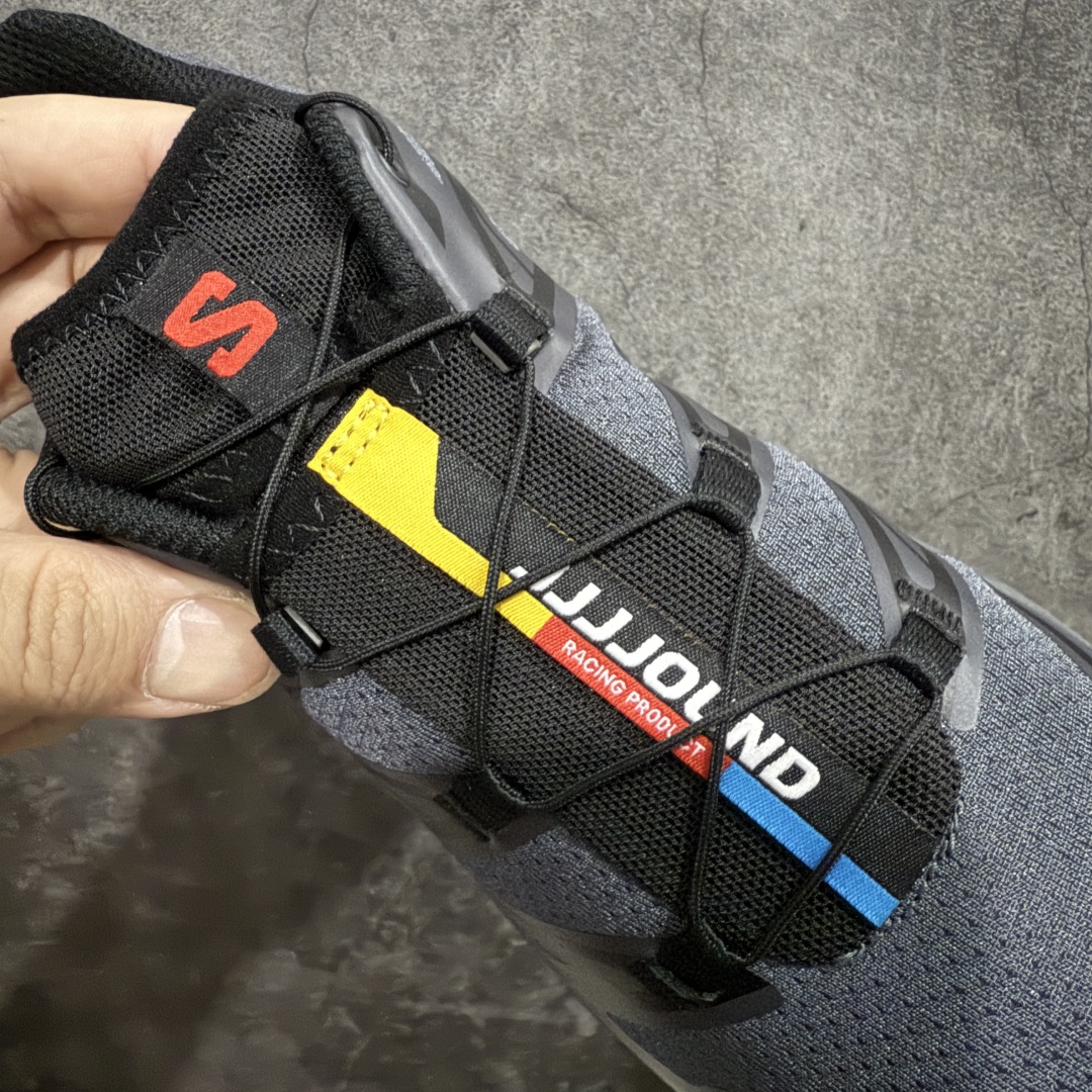 图片[6]-【绿X版】JJJJound x SALOMON萨洛蒙 XT-6 舒适百搭 耐磨透气支撑 低帮 户外功能鞋 男女同款 灰红色 491303 顶级原盒配置 外机能登山跑鞋 纯原外贸平台特供订单 耗时半年巨作 全套原纸板楦头开发 原厂特供网布配套加持 确保原汁原味 完美呈现版型 原档数据独家私模五层组合大底 男女鞋同步官方开发至46.5 原装Ortholite轻量化鞋垫 中底布带钢印编号 原厂TPU锁扣 进口港宝加持 后跟自然饱满 还原公司包裹性 鞋面以“锯齿”状的包裹系统呈现 在基色底之下加入了各种色点缀 将公司的最新技术和时尚前卫的造型融入耐用的长跑款式中 鞋面由 TPU 薄膜制成 并焊接在高耐磨网眼上 使其既时尚又坚固 由 ACS底盘支撑 可增强稳定性和支撑力 以及由橡胶凸耳 Contragrip外底覆盖的 EVA 缓冲中底 旨在应对崎岖的地形 鞋舌上的彩色Salomon 标签、Quicklace 系统以及鞋头、鞋舌和鞋跟上的附加品牌使细节更加完美 让穿着者可以轻松驾驭户外与通勤下的任何运动生活场景 无缝鞋身户外随意纵横 颜值与脚感兼备 出街通勤 绝对非常吸睛 你值得拥有 尺码：36 36.5 37.5 38 38.5 39 40 40.5 41 42 42.5 43 44 44.5 45 46 46.5-选品中心