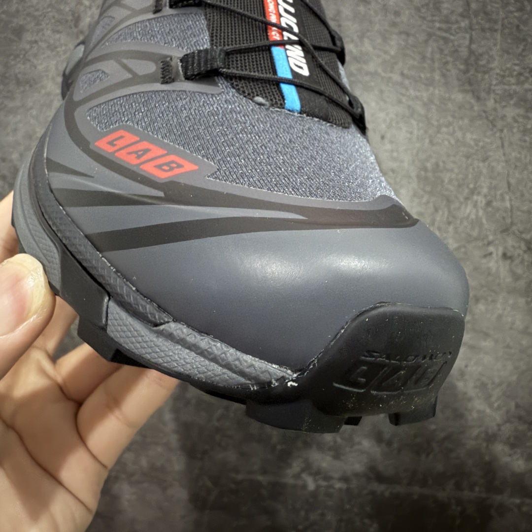 图片[5]-【绿X版】JJJJound x SALOMON萨洛蒙 XT-6 舒适百搭 耐磨透气支撑 低帮 户外功能鞋 男女同款 灰红色 491303 顶级原盒配置 外机能登山跑鞋 纯原外贸平台特供订单 耗时半年巨作 全套原纸板楦头开发 原厂特供网布配套加持 确保原汁原味 完美呈现版型 原档数据独家私模五层组合大底 男女鞋同步官方开发至46.5 原装Ortholite轻量化鞋垫 中底布带钢印编号 原厂TPU锁扣 进口港宝加持 后跟自然饱满 还原公司包裹性 鞋面以“锯齿”状的包裹系统呈现 在基色底之下加入了各种色点缀 将公司的最新技术和时尚前卫的造型融入耐用的长跑款式中 鞋面由 TPU 薄膜制成 并焊接在高耐磨网眼上 使其既时尚又坚固 由 ACS底盘支撑 可增强稳定性和支撑力 以及由橡胶凸耳 Contragrip外底覆盖的 EVA 缓冲中底 旨在应对崎岖的地形 鞋舌上的彩色Salomon 标签、Quicklace 系统以及鞋头、鞋舌和鞋跟上的附加品牌使细节更加完美 让穿着者可以轻松驾驭户外与通勤下的任何运动生活场景 无缝鞋身户外随意纵横 颜值与脚感兼备 出街通勤 绝对非常吸睛 你值得拥有 尺码：36 36.5 37.5 38 38.5 39 40 40.5 41 42 42.5 43 44 44.5 45 46 46.5-选品中心