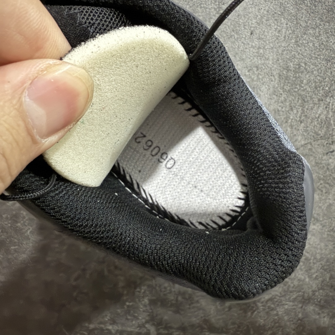 图片[8]-【绿X版】JJJJound x SALOMON萨洛蒙 XT-6 舒适百搭 耐磨透气支撑 低帮 户外功能鞋 男女同款 灰红色 491303 顶级原盒配置 外机能登山跑鞋 纯原外贸平台特供订单 耗时半年巨作 全套原纸板楦头开发 原厂特供网布配套加持 确保原汁原味 完美呈现版型 原档数据独家私模五层组合大底 男女鞋同步官方开发至46.5 原装Ortholite轻量化鞋垫 中底布带钢印编号 原厂TPU锁扣 进口港宝加持 后跟自然饱满 还原公司包裹性 鞋面以“锯齿”状的包裹系统呈现 在基色底之下加入了各种色点缀 将公司的最新技术和时尚前卫的造型融入耐用的长跑款式中 鞋面由 TPU 薄膜制成 并焊接在高耐磨网眼上 使其既时尚又坚固 由 ACS底盘支撑 可增强稳定性和支撑力 以及由橡胶凸耳 Contragrip外底覆盖的 EVA 缓冲中底 旨在应对崎岖的地形 鞋舌上的彩色Salomon 标签、Quicklace 系统以及鞋头、鞋舌和鞋跟上的附加品牌使细节更加完美 让穿着者可以轻松驾驭户外与通勤下的任何运动生活场景 无缝鞋身户外随意纵横 颜值与脚感兼备 出街通勤 绝对非常吸睛 你值得拥有 尺码：36 36.5 37.5 38 38.5 39 40 40.5 41 42 42.5 43 44 44.5 45 46 46.5-选品中心