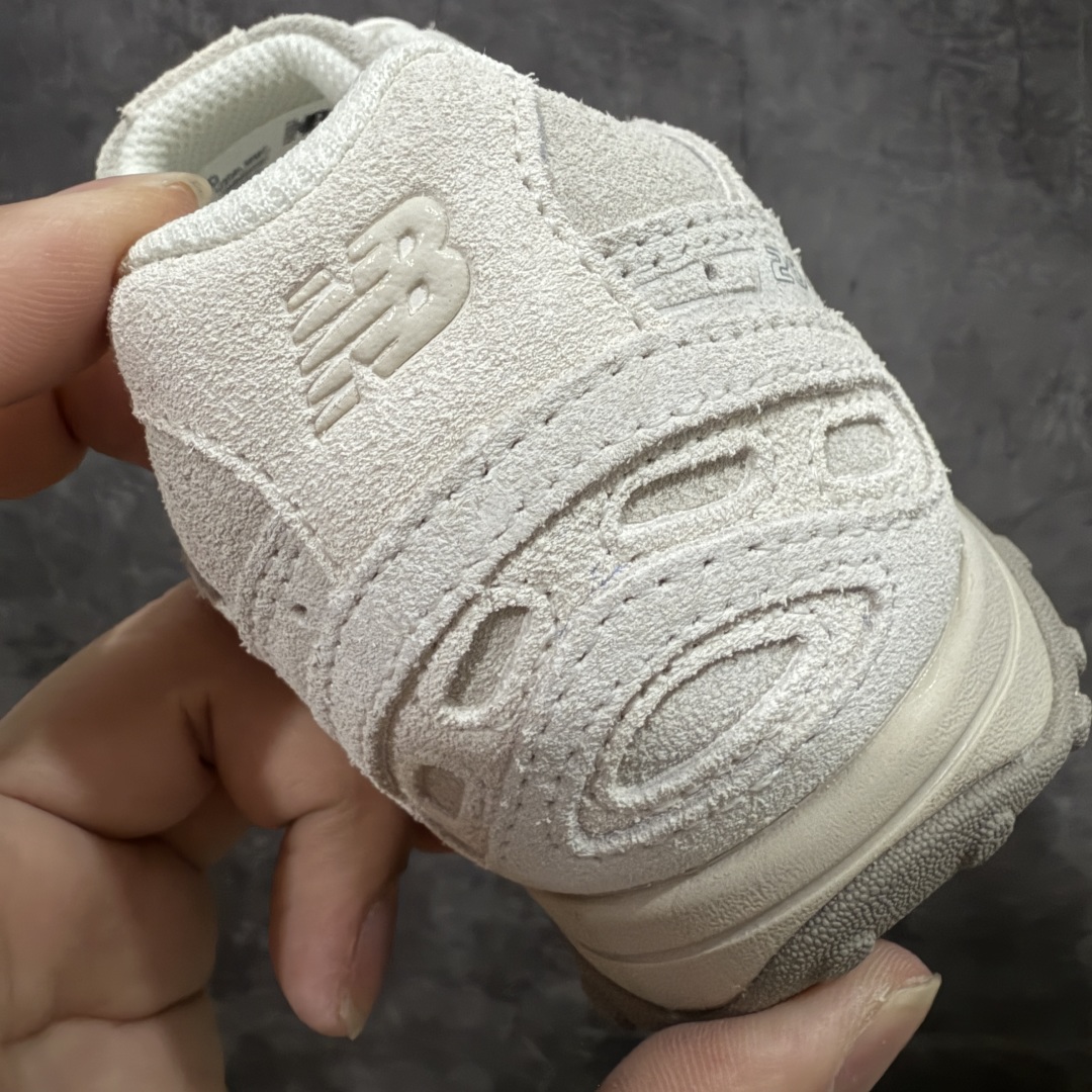 图片[2]-【纯原M版】New Balance NB204L 薄底鞋 薄底皮质鞋带德训miu系 减震耐磨包裹性支撑轻便 低帮 生活休闲鞋 男女同款 白银绿 区别市面先行通货版本 市场唯一正确咖色 原材料打造 鞋身搭载EVA科技组合中底 附赠三副鞋带 适用多元穿搭场合为户外出行提供舒适长远的穿搭体验 货号：U204LMMC 尺码：36-44.5-选品中心