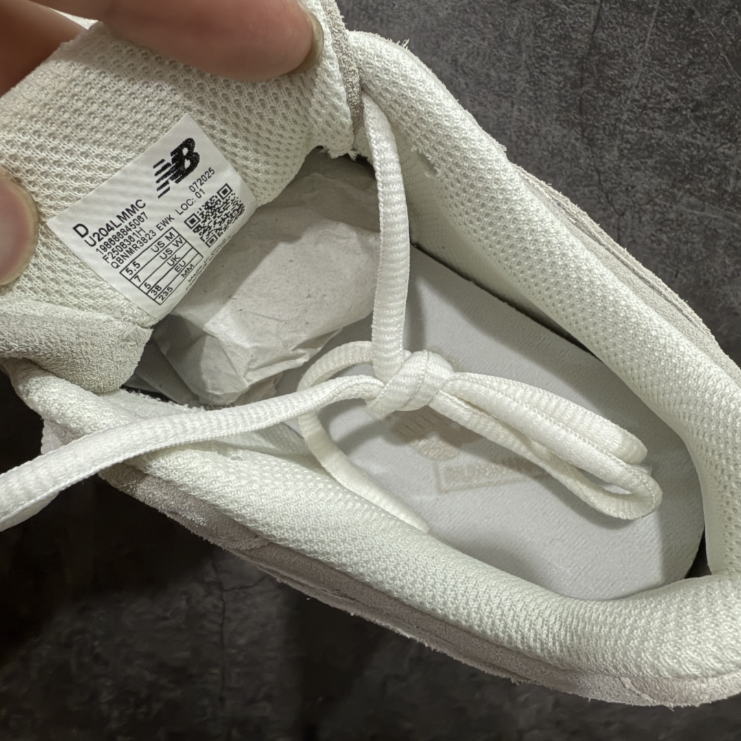 图片[7]-【纯原M版】New Balance NB204L 薄底鞋 薄底皮质鞋带德训miu系 减震耐磨包裹性支撑轻便 低帮 生活休闲鞋 男女同款 白银绿 区别市面先行通货版本 市场唯一正确咖色 原材料打造 鞋身搭载EVA科技组合中底 附赠三副鞋带 适用多元穿搭场合为户外出行提供舒适长远的穿搭体验 货号：U204LMMC 尺码：36-44.5-选品中心