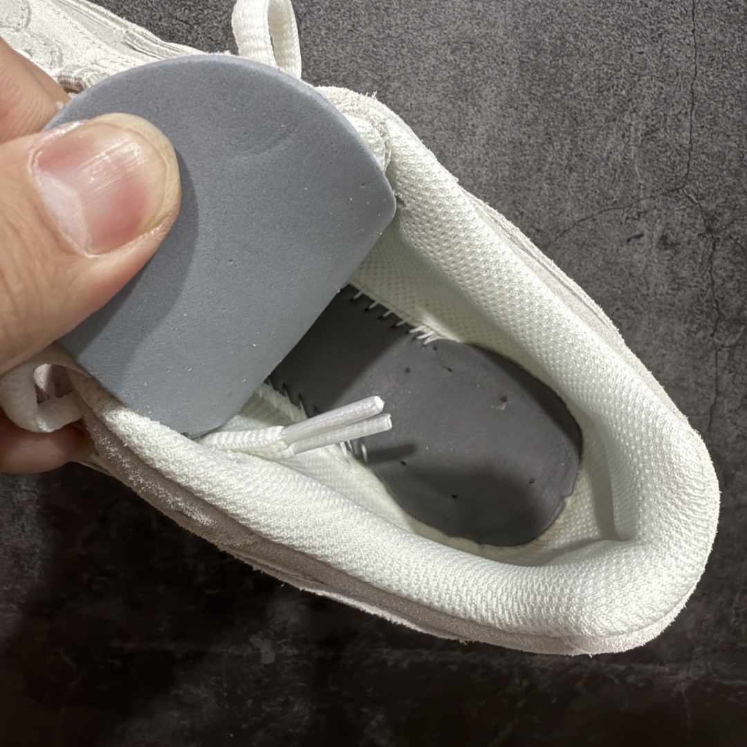 图片[8]-【纯原M版】New Balance NB204L 薄底鞋 薄底皮质鞋带德训miu系 减震耐磨包裹性支撑轻便 低帮 生活休闲鞋 男女同款 白银绿 区别市面先行通货版本 市场唯一正确咖色 原材料打造 鞋身搭载EVA科技组合中底 附赠三副鞋带 适用多元穿搭场合为户外出行提供舒适长远的穿搭体验 货号：U204LMMC 尺码：36-44.5-选品中心