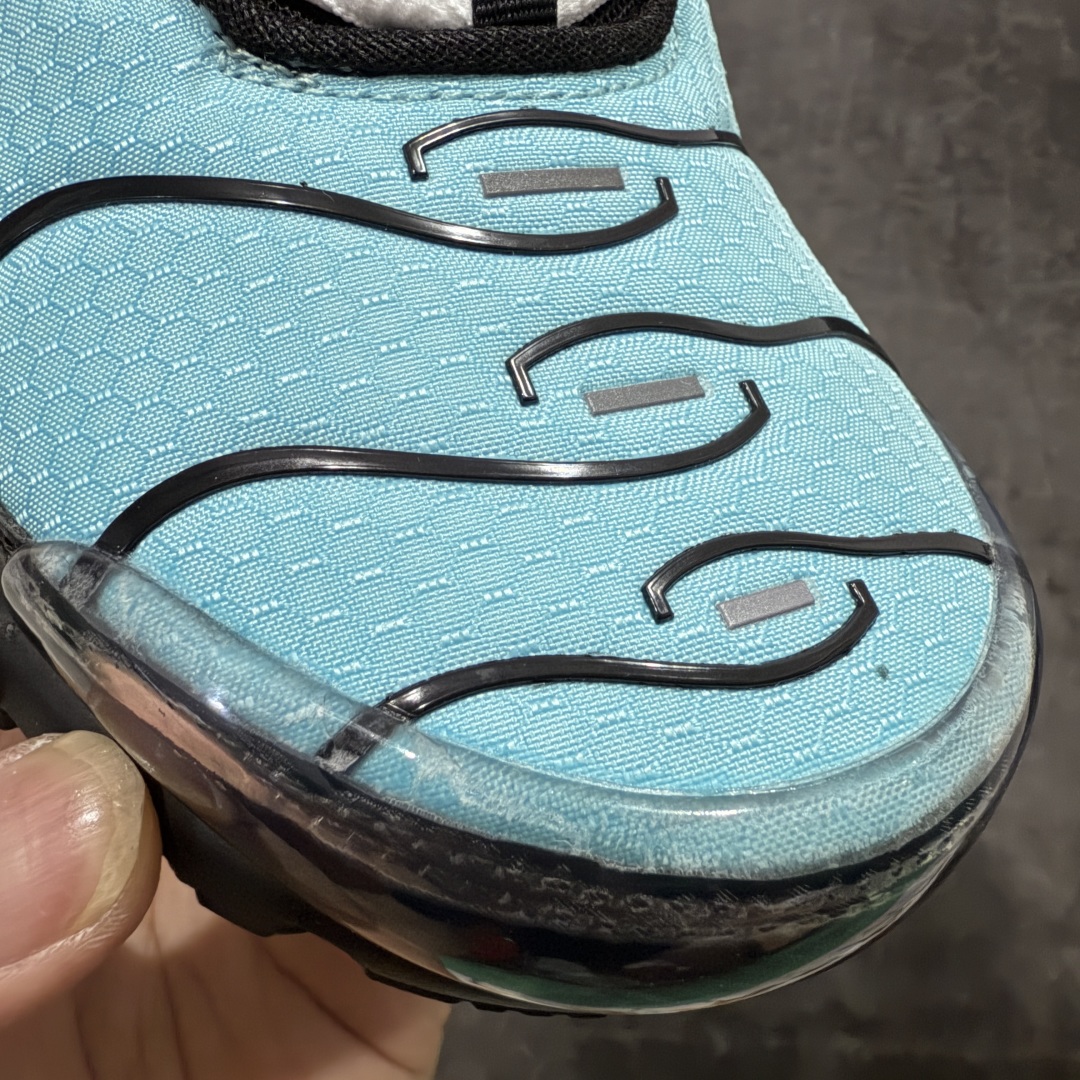 图片[5]-【Max纯原版】Nike Air Max Plus TN气垫系列跑鞋 全新一比一高端版本 真正的市场T1品质 更多配色陆续出货 真正的用心研发 一点一点抠出来的 品质 品控细节 随便闭眼对比市场任何版本 全套原纸板楦头开发 完美呈现版型 工艺流程均与原鞋保持一致 Turned Air 中底缓震技术 鞋面弧度与大底弧度一致 鞋头正确TPU材质 鞋面高频TPU材质1.0厚度 原鞋一致层次感 超越公司货的品控标准 多道QC质检 货号：CV8838-400 尺码：36 36.5 37.5 38 38.5 39 40 40.5 41 42 42.5 43 44 44.5 45 46-选品中心