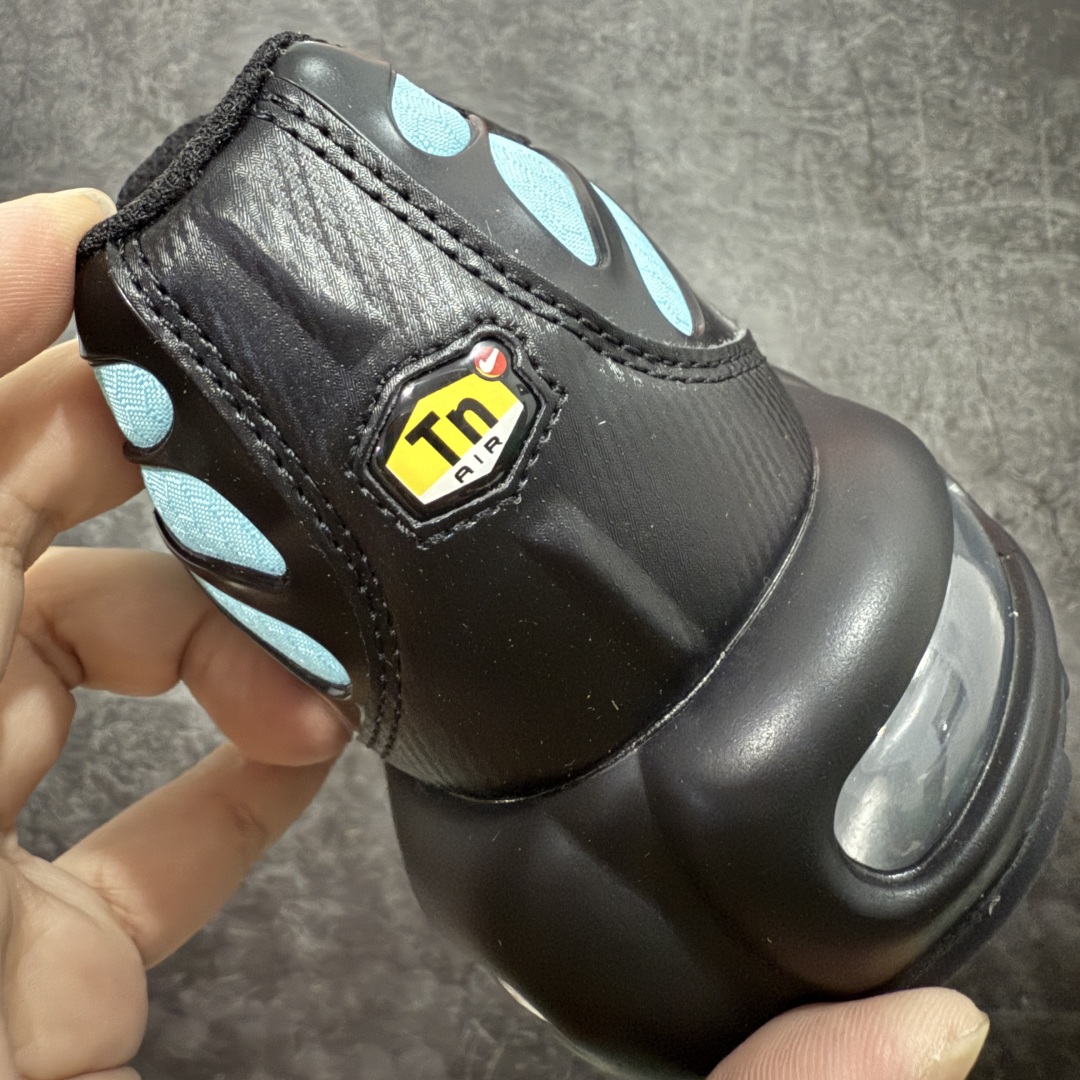 图片[2]-【Max纯原版】Nike Air Max Plus TN气垫系列跑鞋 全新一比一高端版本 真正的市场T1品质 更多配色陆续出货 真正的用心研发 一点一点抠出来的 品质 品控细节 随便闭眼对比市场任何版本 全套原纸板楦头开发 完美呈现版型 工艺流程均与原鞋保持一致 Turned Air 中底缓震技术 鞋面弧度与大底弧度一致 鞋头正确TPU材质 鞋面高频TPU材质1.0厚度 原鞋一致层次感 超越公司货的品控标准 多道QC质检 货号：CV8838-400 尺码：36 36.5 37.5 38 38.5 39 40 40.5 41 42 42.5 43 44 44.5 45 46-选品中心