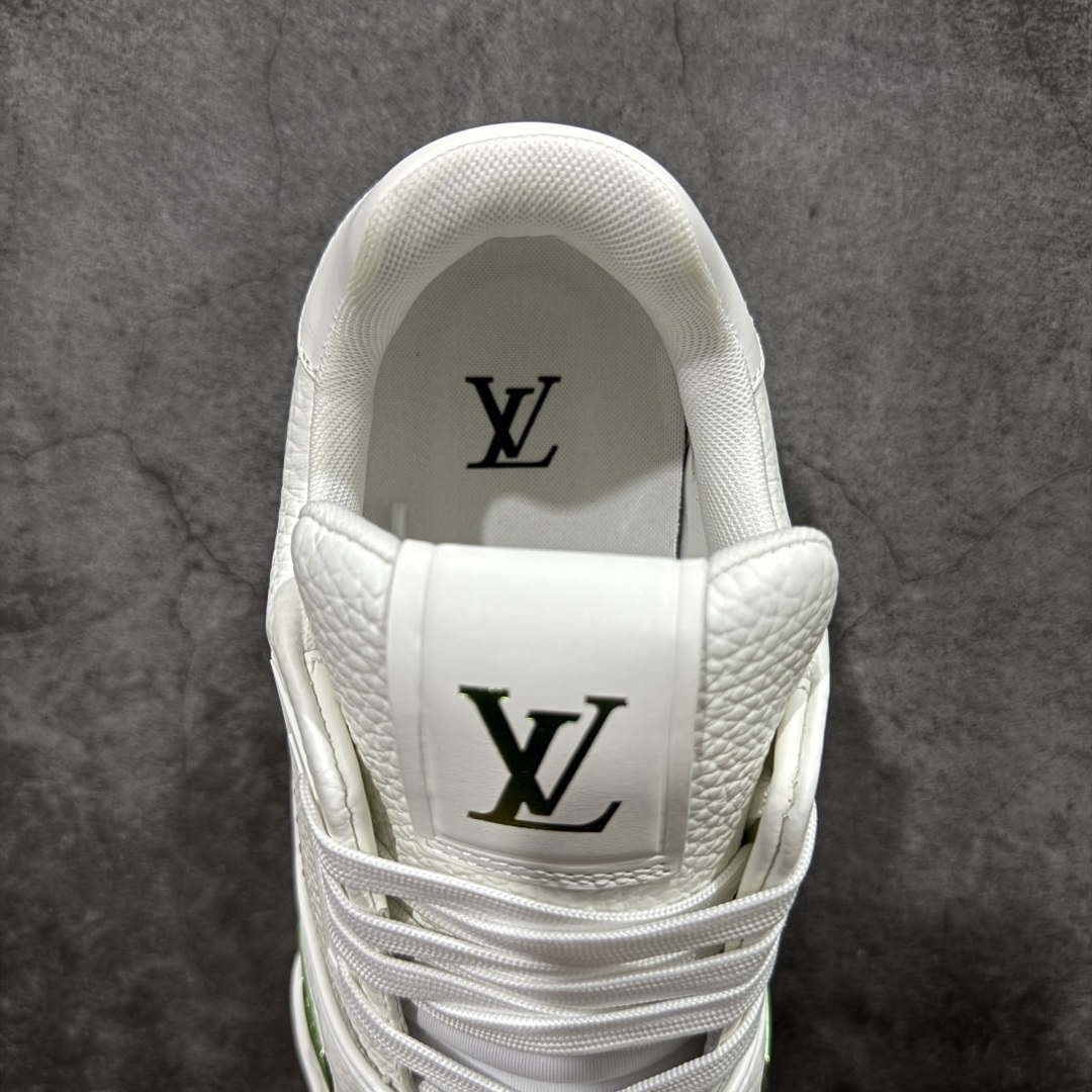 图片[8]-【专柜版/海淘代购版】 现货当天可取 LV Trainer系列高奢运动鞋 铆钉白绿 新款芯片顶级 潮人必备单品 同步ZP官网空胶工艺 鞋舌、挂饰均镶嵌NFC芯片感应装置 正确胶片断点式设计 中底正确还原原版油印字母比例 1：1原楦格板、楦头、刀磨全新升级！ 独家订制顶级压纹麂皮 原版开模TPU大底 质感原版一致 垫脚聚米微料加透气英伦网布 披靡市场任何版本！细节完美呈现！ 代购指定版本 全新升级最新双盒包装 扫码秒进官网！ 全套包装配件同比原版 尺码： 38-46-选品中心