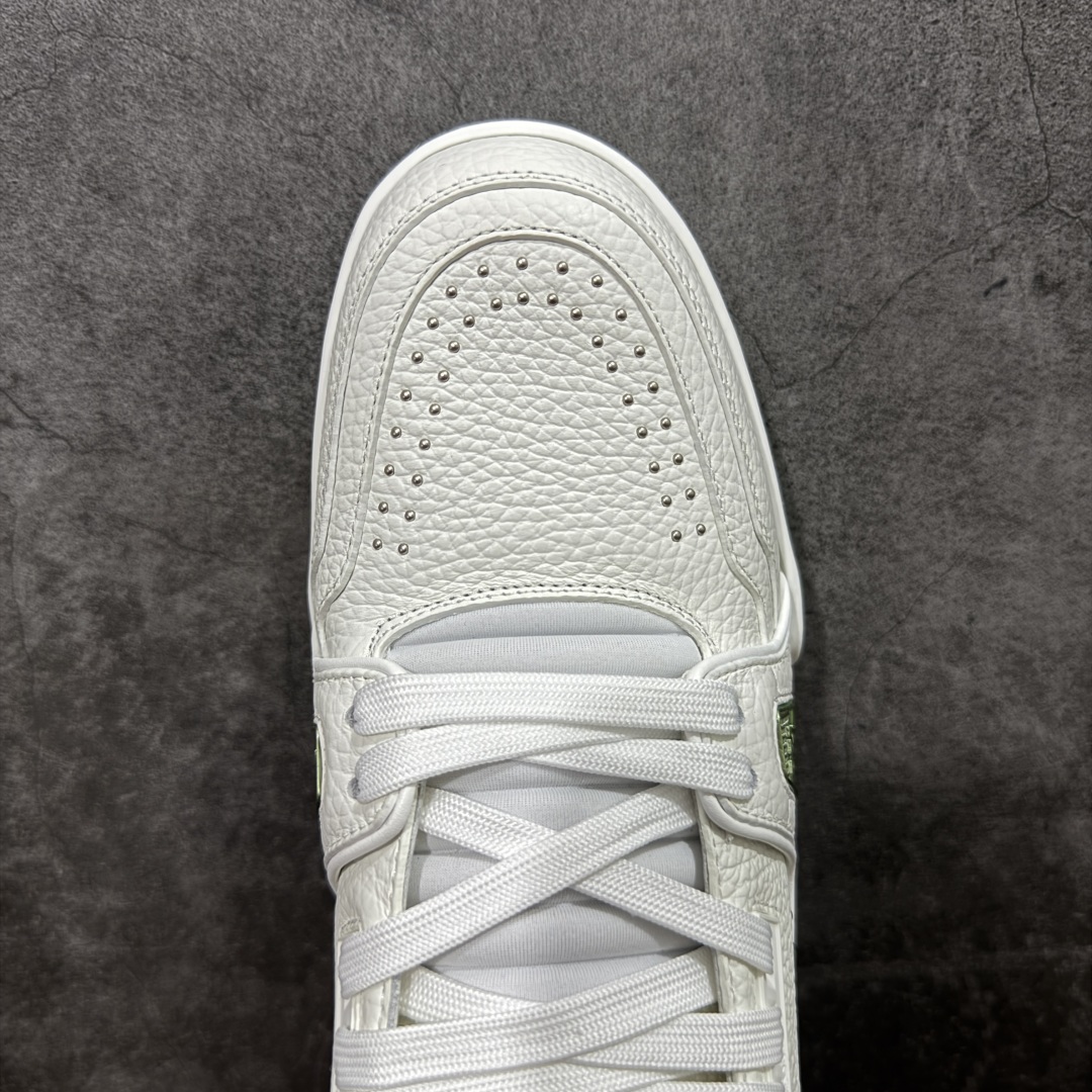 图片[5]-【专柜版/海淘代购版】 现货当天可取 LV Trainer系列高奢运动鞋 铆钉白绿 新款芯片顶级 潮人必备单品 同步ZP官网空胶工艺 鞋舌、挂饰均镶嵌NFC芯片感应装置 正确胶片断点式设计 中底正确还原原版油印字母比例 1：1原楦格板、楦头、刀磨全新升级！ 独家订制顶级压纹麂皮 原版开模TPU大底 质感原版一致 垫脚聚米微料加透气英伦网布 披靡市场任何版本！细节完美呈现！ 代购指定版本 全新升级最新双盒包装 扫码秒进官网！ 全套包装配件同比原版 尺码： 38-46-选品中心