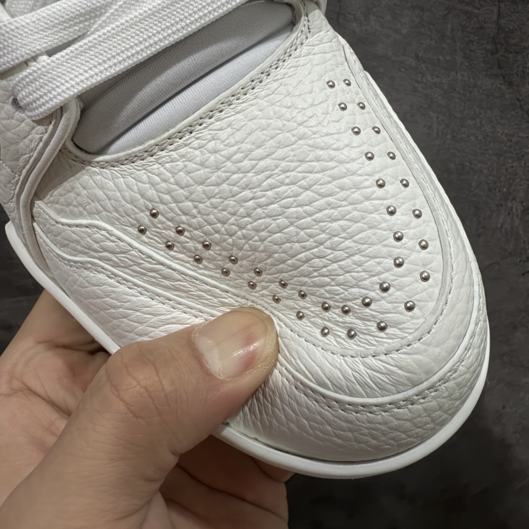 图片[5]-【专柜版/海淘代购版】 现货当天可取 LV Trainer系列高奢运动鞋 铆钉白绿 新款芯片顶级 潮人必备单品 同步ZP官网空胶工艺 鞋舌、挂饰均镶嵌NFC芯片感应装置 正确胶片断点式设计 中底正确还原原版油印字母比例 1：1原楦格板、楦头、刀磨全新升级！ 独家订制顶级压纹麂皮 原版开模TPU大底 质感原版一致 垫脚聚米微料加透气英伦网布 披靡市场任何版本！细节完美呈现！ 代购指定版本 全新升级最新双盒包装 扫码秒进官网！ 全套包装配件同比原版 尺码： 38-46-选品中心