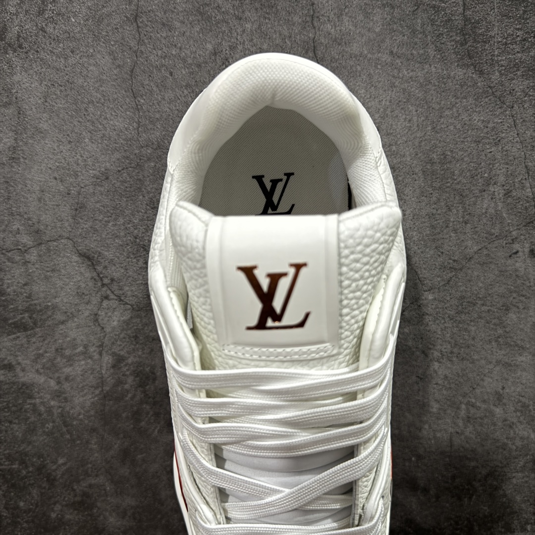 图片[8]-【专柜版/海淘代购版】 现货当天可取 LV Trainer系列高奢运动鞋 铆钉白绿 新款芯片顶级 潮人必备单品 同步ZP官网空胶工艺 鞋舌、挂饰均镶嵌NFC芯片感应装置 正确胶片断点式设计 中底正确还原原版油印字母比例 1：1原楦格板、楦头、刀磨全新升级！ 独家订制顶级压纹麂皮 原版开模TPU大底 质感原版一致 垫脚聚米微料加透气英伦网布 披靡市场任何版本！细节完美呈现！ 代购指定版本 全新升级最新双盒包装 扫码秒进官网！ 全套包装配件同比原版 尺码： 38-46-选品中心