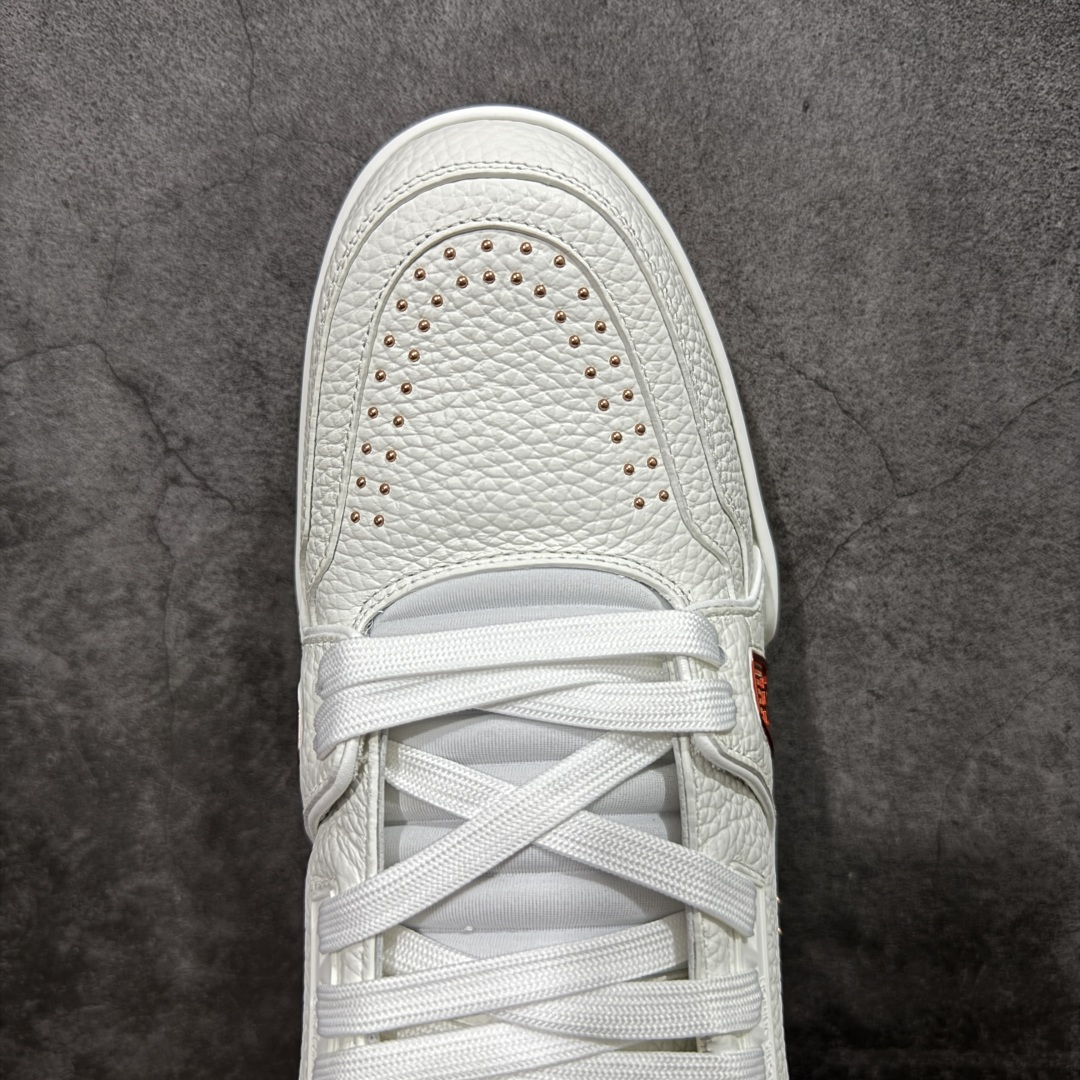 图片[5]-【专柜版/海淘代购版】 现货当天可取 LV Trainer系列高奢运动鞋 铆钉白绿 新款芯片顶级 潮人必备单品 同步ZP官网空胶工艺 鞋舌、挂饰均镶嵌NFC芯片感应装置 正确胶片断点式设计 中底正确还原原版油印字母比例 1：1原楦格板、楦头、刀磨全新升级！ 独家订制顶级压纹麂皮 原版开模TPU大底 质感原版一致 垫脚聚米微料加透气英伦网布 披靡市场任何版本！细节完美呈现！ 代购指定版本 全新升级最新双盒包装 扫码秒进官网！ 全套包装配件同比原版 尺码： 38-46-选品中心