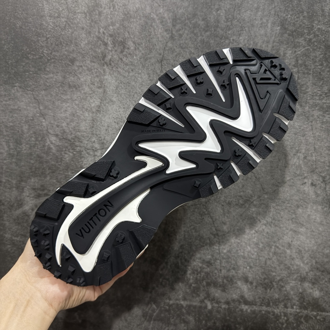图片[9]-【莞产礼盒版】Louis Vuitton LV Runner Tatic Sneaker 系列 厚底 休闲 运动鞋 跑鞋 原版购入开发 做货 本款 Runner Tatic 运动鞋融合飞织面料材质，演绎传统登山鞋的灵感启发。 字母抒写于一侧，标识，轻盈耐磨的橡胶外底完善整体配送精美包装 面料： 原版进口定制飞织面料 ■内里：原版定制透气网里 ■鞋底：原版开模防滑橡胶组合材质 ■底厚： 4CM 尺码：男款38-46-选品中心