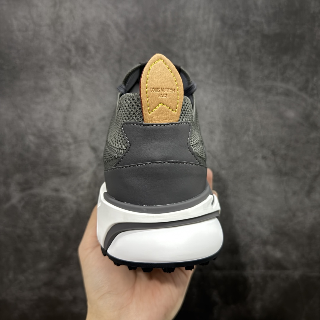 图片[4]-【莞产礼盒版】Louis Vuitton LV Runner Tatic Sneaker 系列 厚底 休闲 运动鞋 跑鞋 原版购入开发 做货 本款 Runner Tatic 运动鞋融合飞织面料材质，演绎传统登山鞋的灵感启发。 字母抒写于一侧，标识，轻盈耐磨的橡胶外底完善整体配送精美包装 面料： 原版进口定制飞织面料 ■内里：原版定制透气网里 ■鞋底：原版开模防滑橡胶组合材质 ■底厚： 4CM 尺码：男款38-46-选品中心