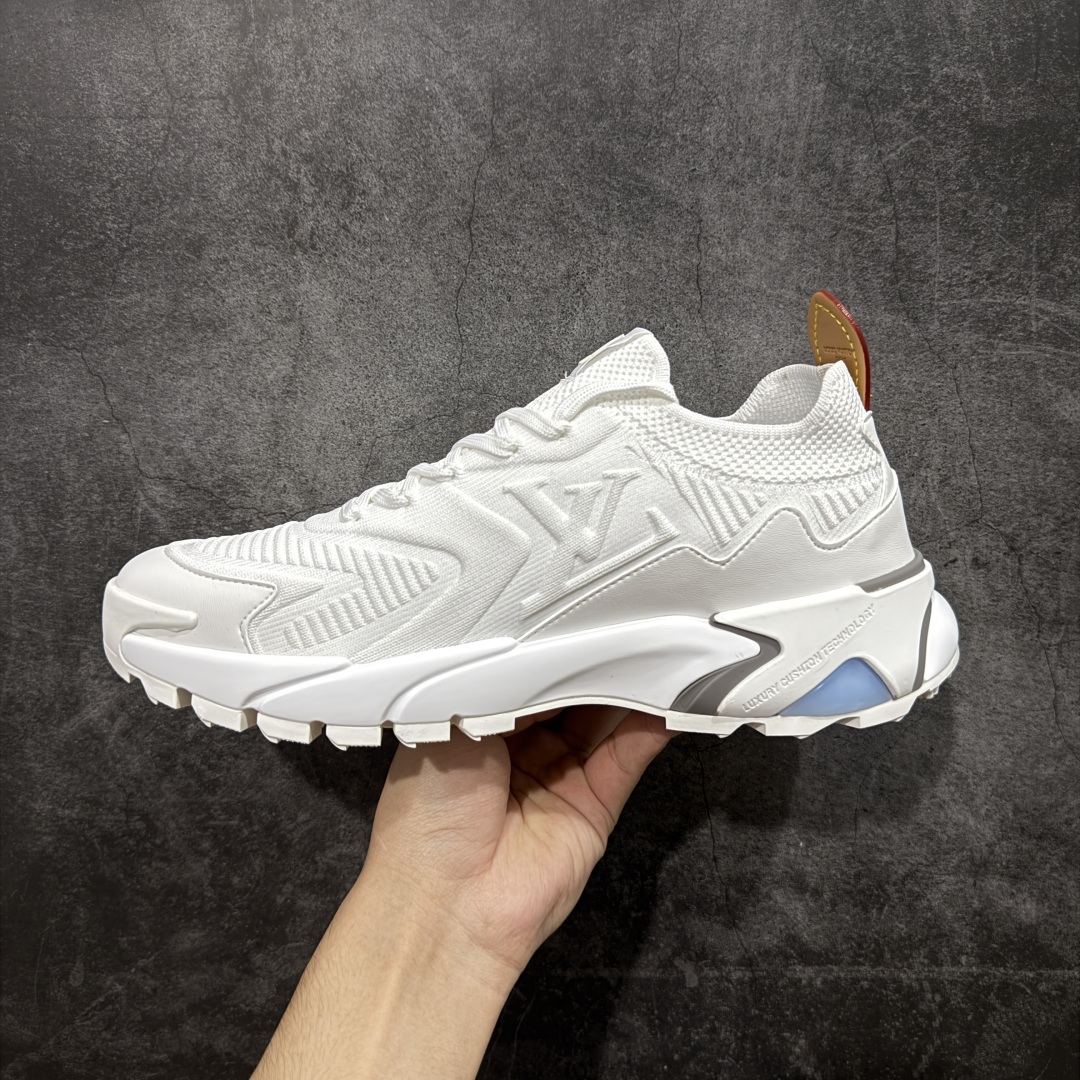 图片[2]-【莞产礼盒版】Louis Vuitton LV Runner Tatic Sneaker 系列 厚底 休闲 运动鞋 跑鞋 原版购入开发 做货 本款 Runner Tatic 运动鞋融合飞织面料材质，演绎传统登山鞋的灵感启发。 字母抒写于一侧，标识，轻盈耐磨的橡胶外底完善整体配送精美包装 面料： 原版进口定制飞织面料 ■内里：原版定制透气网里 ■鞋底：原版开模防滑橡胶组合材质 ■底厚： 4CM 尺码：男款38-46-选品中心