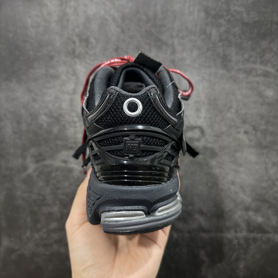 图片[4]-【纯原K版】新百伦New Balance M1906AR系列低帮复古老爹风休闲运动慢跑鞋 M1906AF 双绑带版本（另附一副原版鞋带） 全新大厂出品 市场第一梯队品质 绝对秒杀市场货 完美版型 正确组合大底 区别市场刷漆底版本 全套原楦原纸板原厂数据开发 进口三明治网面 原装进口皮料正确卡色 正确中底拉帮中底网布细节 原厂标裁 带紫光防伪 定制后跟透明水晶模块 冲裁组合 大底贴合程度胶水上色把控完美 整洁度挑战全网艺术家 多道序QC把关品质完善 匠心打造 耗时多月开发完成 工艺极其复杂难度可想而知 新开独立私模大底 正确六层组合大底 高端零售专供产物 尺码：36 37 37.5 38 38.5 39 40 40.5 41 42 42.5 43 44 45 46-选品中心