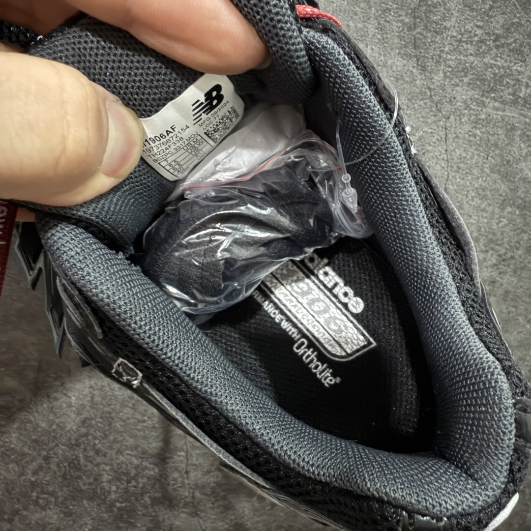 图片[7]-【纯原K版】新百伦New Balance M1906AR系列低帮复古老爹风休闲运动慢跑鞋 M1906AF 双绑带版本（另附一副原版鞋带） 全新大厂出品 市场第一梯队品质 绝对秒杀市场货 完美版型 正确组合大底 区别市场刷漆底版本 全套原楦原纸板原厂数据开发 进口三明治网面 原装进口皮料正确卡色 正确中底拉帮中底网布细节 原厂标裁 带紫光防伪 定制后跟透明水晶模块 冲裁组合 大底贴合程度胶水上色把控完美 整洁度挑战全网艺术家 多道序QC把关品质完善 匠心打造 耗时多月开发完成 工艺极其复杂难度可想而知 新开独立私模大底 正确六层组合大底 高端零售专供产物 尺码：36 37 37.5 38 38.5 39 40 40.5 41 42 42.5 43 44 45 46-选品中心
