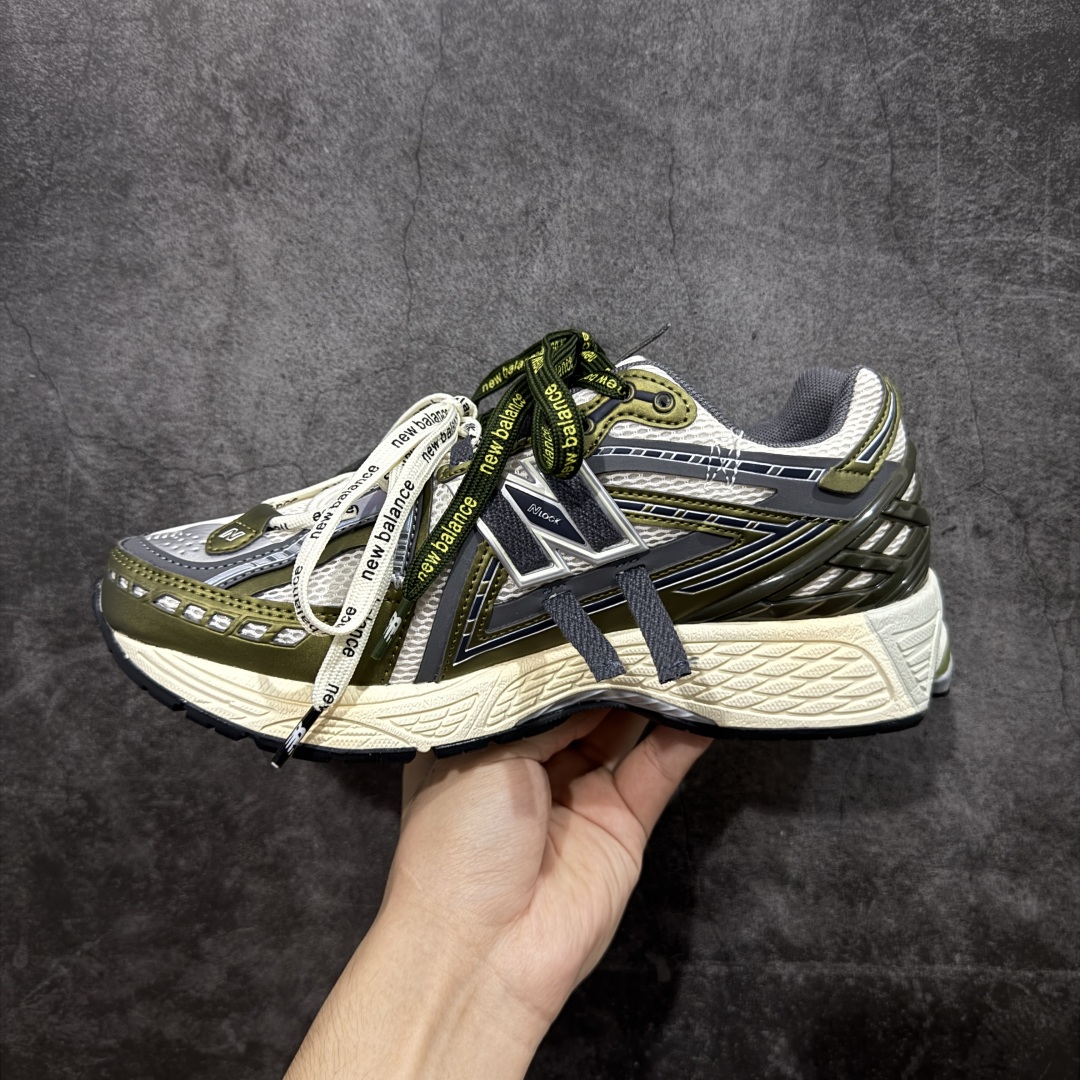 图片[2]-【纯原K版】新百伦New Balance M1906AR系列低帮复古老爹风休闲运动慢跑鞋 U1906ANC 双绑带版本（另附一副原版鞋带） 全新大厂出品 市场第一梯队品质 绝对秒杀市场货 完美版型 正确组合大底 区别市场刷漆底版本 全套原楦原纸板原厂数据开发 进口三明治网面 原装进口皮料正确卡色 正确中底拉帮中底网布细节 原厂标裁 带紫光防伪 定制后跟透明水晶模块 冲裁组合 大底贴合程度胶水上色把控完美 整洁度挑战全网艺术家 多道序QC把关品质完善 匠心打造 耗时多月开发完成 工艺极其复杂难度可想而知 新开独立私模大底 正确六层组合大底 高端零售专供产物 尺码：36 37 37.5 38 38.5 39 40 40.5 41 42 42.5 43 44 45 46-选品中心