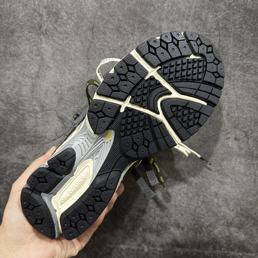 图片[9]-【纯原K版】新百伦New Balance M1906AR系列低帮复古老爹风休闲运动慢跑鞋 U1906ANC 双绑带版本（另附一副原版鞋带） 全新大厂出品 市场第一梯队品质 绝对秒杀市场货 完美版型 正确组合大底 区别市场刷漆底版本 全套原楦原纸板原厂数据开发 进口三明治网面 原装进口皮料正确卡色 正确中底拉帮中底网布细节 原厂标裁 带紫光防伪 定制后跟透明水晶模块 冲裁组合 大底贴合程度胶水上色把控完美 整洁度挑战全网艺术家 多道序QC把关品质完善 匠心打造 耗时多月开发完成 工艺极其复杂难度可想而知 新开独立私模大底 正确六层组合大底 高端零售专供产物 尺码：36 37 37.5 38 38.5 39 40 40.5 41 42 42.5 43 44 45 46-选品中心
