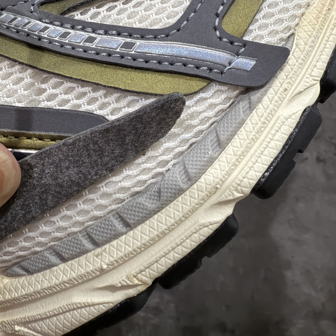 图片[4]-【纯原K版】新百伦New Balance M1906AR系列低帮复古老爹风休闲运动慢跑鞋 U1906ANC 双绑带版本（另附一副原版鞋带） 全新大厂出品 市场第一梯队品质 绝对秒杀市场货 完美版型 正确组合大底 区别市场刷漆底版本 全套原楦原纸板原厂数据开发 进口三明治网面 原装进口皮料正确卡色 正确中底拉帮中底网布细节 原厂标裁 带紫光防伪 定制后跟透明水晶模块 冲裁组合 大底贴合程度胶水上色把控完美 整洁度挑战全网艺术家 多道序QC把关品质完善 匠心打造 耗时多月开发完成 工艺极其复杂难度可想而知 新开独立私模大底 正确六层组合大底 高端零售专供产物 尺码：36 37 37.5 38 38.5 39 40 40.5 41 42 42.5 43 44 45 46-选品中心