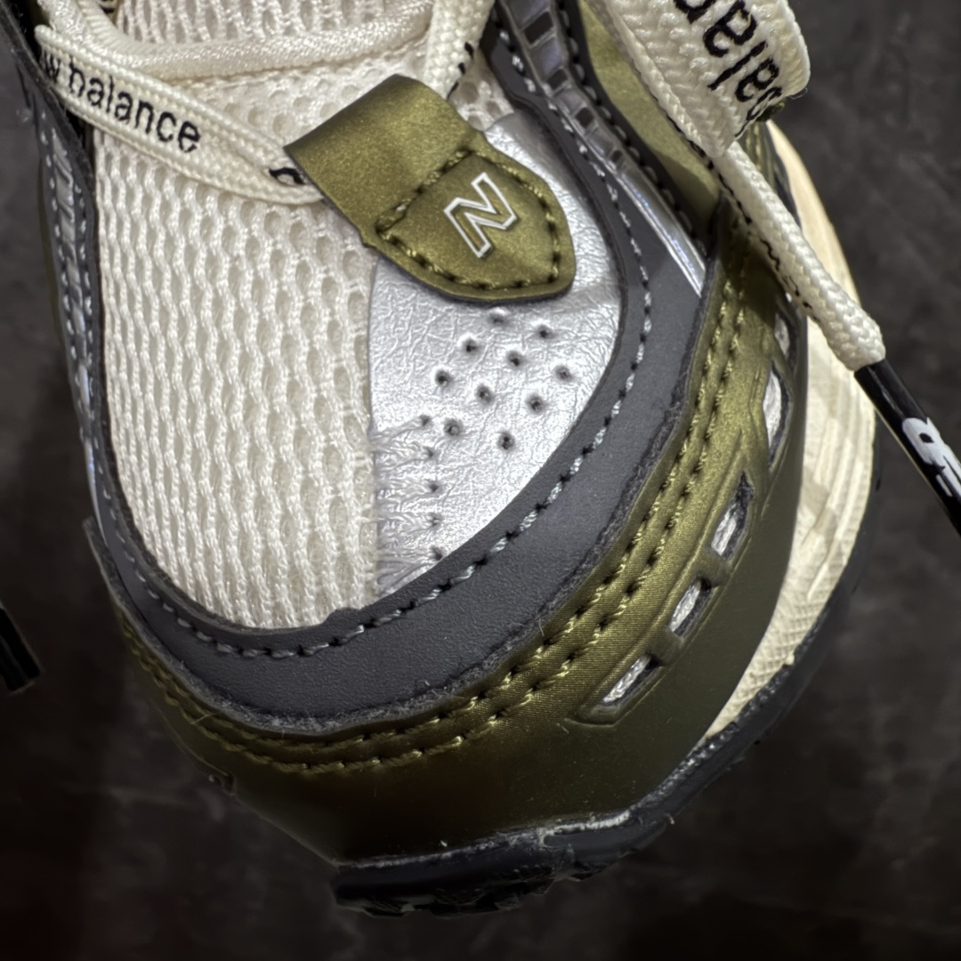 图片[5]-【纯原K版】新百伦New Balance M1906AR系列低帮复古老爹风休闲运动慢跑鞋 U1906ANC 双绑带版本（另附一副原版鞋带） 全新大厂出品 市场第一梯队品质 绝对秒杀市场货 完美版型 正确组合大底 区别市场刷漆底版本 全套原楦原纸板原厂数据开发 进口三明治网面 原装进口皮料正确卡色 正确中底拉帮中底网布细节 原厂标裁 带紫光防伪 定制后跟透明水晶模块 冲裁组合 大底贴合程度胶水上色把控完美 整洁度挑战全网艺术家 多道序QC把关品质完善 匠心打造 耗时多月开发完成 工艺极其复杂难度可想而知 新开独立私模大底 正确六层组合大底 高端零售专供产物 尺码：36 37 37.5 38 38.5 39 40 40.5 41 42 42.5 43 44 45 46-选品中心