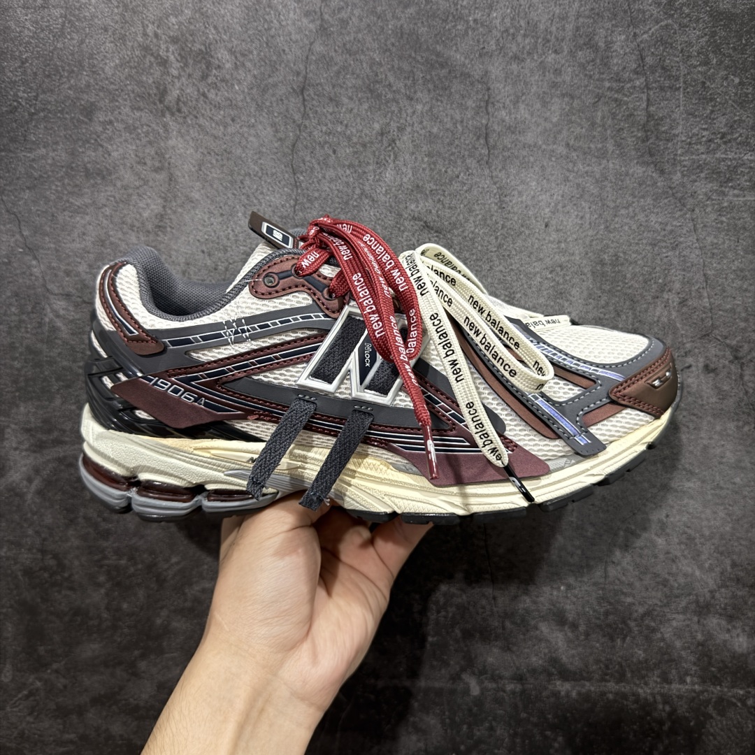 【纯原K版】新百伦New Balance M1906AR系列低帮复古老爹风休闲运动慢跑鞋 M1906AR 双绑带版本(另附一副原版鞋带) 全新大厂出品 市场第一梯队品质 绝对秒杀市场货 完美版型 正确组合大底 区别市场刷漆底版本 全套原楦原纸板原厂数据开发 进口三明治网面 原装进口皮料正确卡色 正确中底拉帮中底网布细节 原厂标裁 带紫光防伪 定制后跟透明水晶模块 冲裁组合 大底贴合程度胶水上色把控完美 整洁度挑战全网艺术家 多道序QC把关品质完善 匠心打造 耗时多月开发完成 工艺极其复杂难度可想而知 新开独立私模大底 正确六层组合大底 高端零售专供产物 尺码:36 37 37.5 38 38.5 39 40 40.5 41 42 42.5 43 44 45 46-选品中心