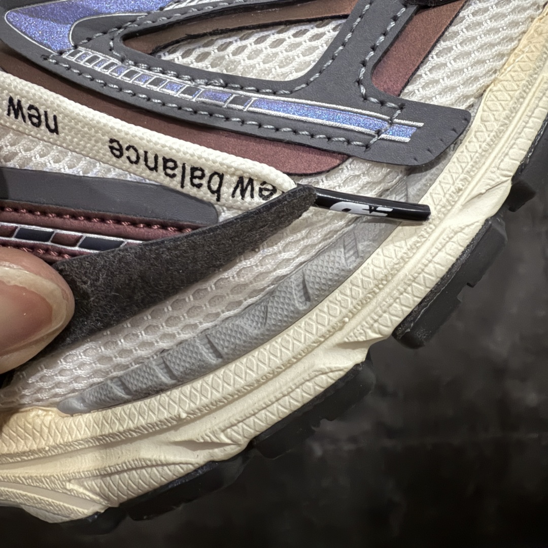 图片[4]-【纯原K版】新百伦New Balance M1906AR系列低帮复古老爹风休闲运动慢跑鞋 M1906AR 双绑带版本（另附一副原版鞋带） 全新大厂出品 市场第一梯队品质 绝对秒杀市场货 完美版型 正确组合大底 区别市场刷漆底版本 全套原楦原纸板原厂数据开发 进口三明治网面 原装进口皮料正确卡色 正确中底拉帮中底网布细节 原厂标裁 带紫光防伪 定制后跟透明水晶模块 冲裁组合 大底贴合程度胶水上色把控完美 整洁度挑战全网艺术家 多道序QC把关品质完善 匠心打造 耗时多月开发完成 工艺极其复杂难度可想而知 新开独立私模大底 正确六层组合大底 高端零售专供产物 尺码：36 37 37.5 38 38.5 39 40 40.5 41 42 42.5 43 44 45 46-选品中心