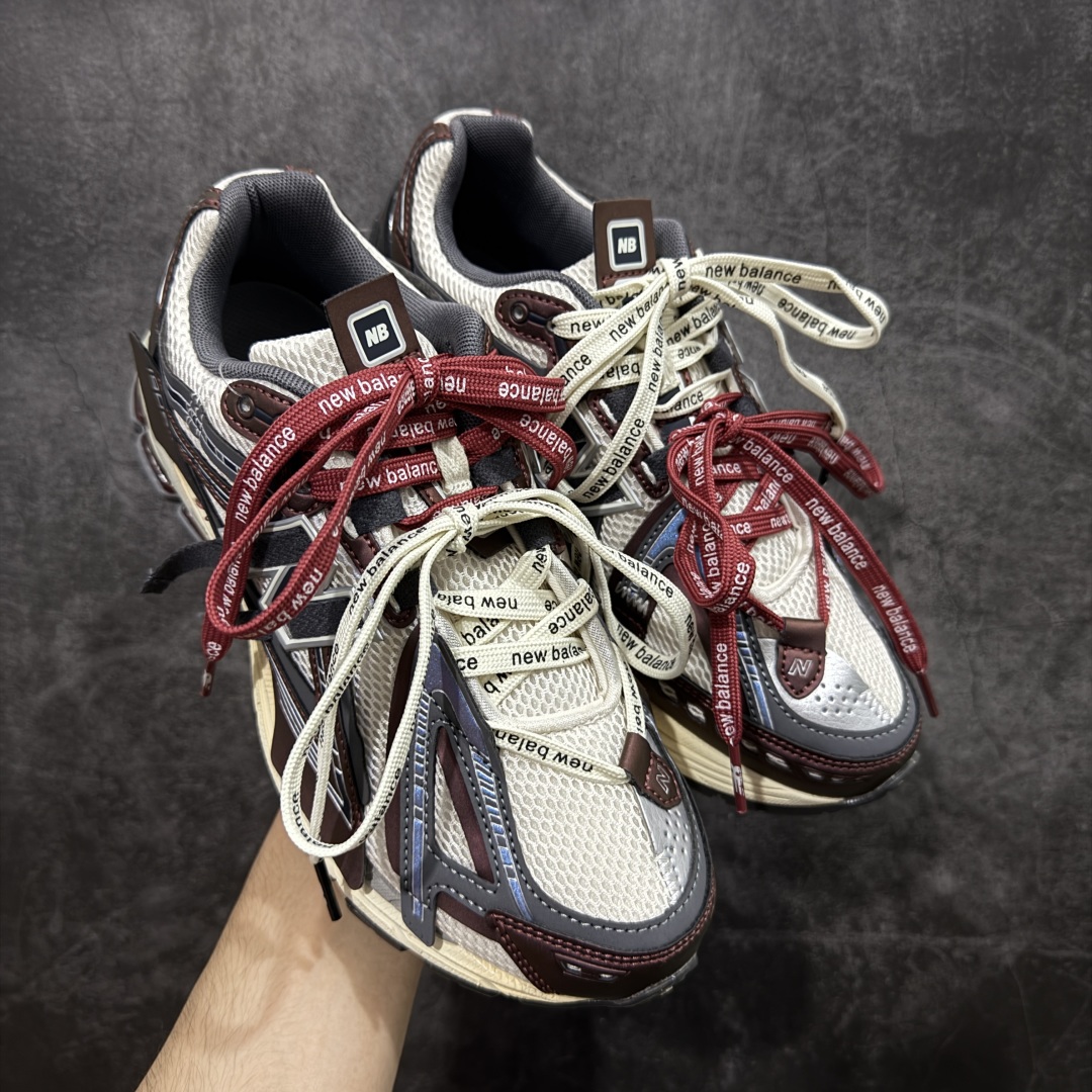【纯原K版】新百伦New Balance M1906AR系列低帮复古老爹风休闲运动慢跑鞋 M1906AR 双绑带版本(另附一副原版鞋带) 全新大厂出品 市场第一梯队品质 绝对秒杀市场货 完美版型 正确组合大底 区别市场刷漆底版本 全套原楦原纸板原厂数据开发 进口三明治网面 原装进口皮料正确卡色 正确中底拉帮中底网布细节 原厂标裁 带紫光防伪 定制后跟透明水晶模块 冲裁组合 大底贴合程度胶水上色把控完美 整洁度挑战全网艺术家 多道序QC把关品质完善 匠心打造 耗时多月开发完成 工艺极其复杂难度可想而知 新开独立私模大底 正确六层组合大底 高端零售专供产物 尺码:36 37 37.5 38 38.5 39 40 40.5 41 42 42.5 43 44 45 46-选品中心