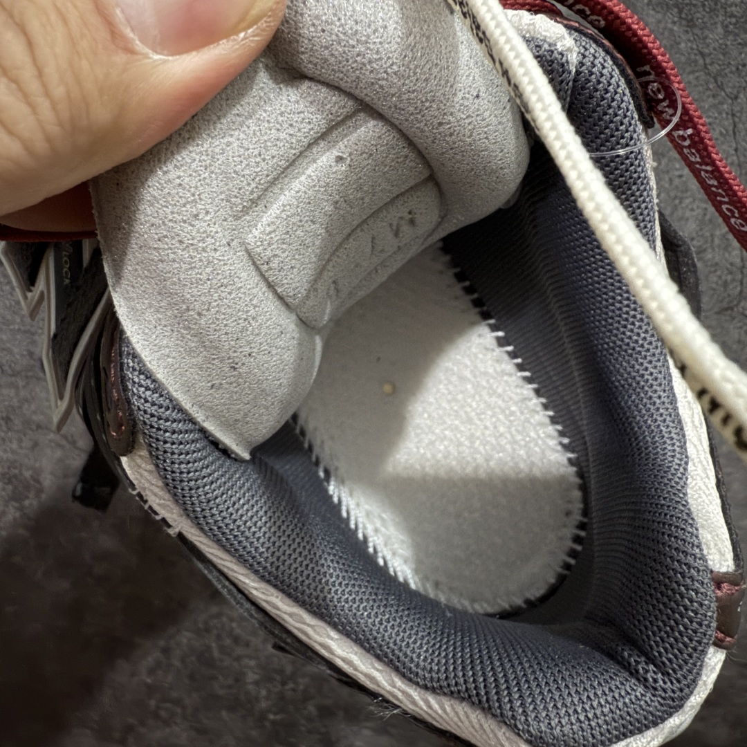 图片[8]-【纯原K版】新百伦New Balance M1906AR系列低帮复古老爹风休闲运动慢跑鞋 M1906AR 双绑带版本（另附一副原版鞋带） 全新大厂出品 市场第一梯队品质 绝对秒杀市场货 完美版型 正确组合大底 区别市场刷漆底版本 全套原楦原纸板原厂数据开发 进口三明治网面 原装进口皮料正确卡色 正确中底拉帮中底网布细节 原厂标裁 带紫光防伪 定制后跟透明水晶模块 冲裁组合 大底贴合程度胶水上色把控完美 整洁度挑战全网艺术家 多道序QC把关品质完善 匠心打造 耗时多月开发完成 工艺极其复杂难度可想而知 新开独立私模大底 正确六层组合大底 高端零售专供产物 尺码：36 37 37.5 38 38.5 39 40 40.5 41 42 42.5 43 44 45 46-选品中心