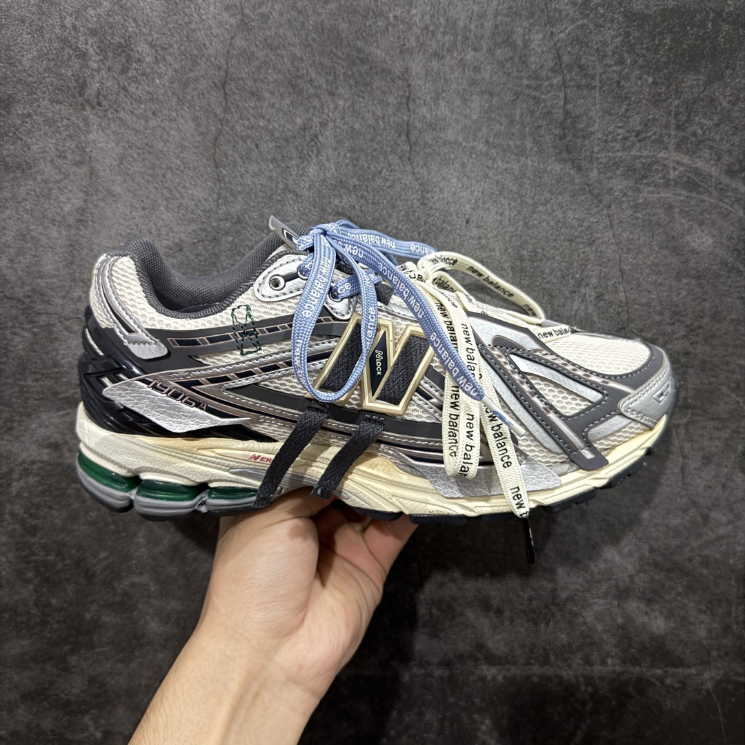 【纯原K版】新百伦New Balance M1906AR系列低帮复古老爹风休闲运动慢跑鞋 M1906AD 双绑带版本(另附一副原版鞋带) 全新大厂出品 市场第一梯队品质 绝对秒杀市场货 完美版型 正确组合大底 区别市场刷漆底版本 全套原楦原纸板原厂数据开发 进口三明治网面 原装进口皮料正确卡色 正确中底拉帮中底网布细节 原厂标裁 带紫光防伪 定制后跟透明水晶模块 冲裁组合 大底贴合程度胶水上色把控完美 整洁度挑战全网艺术家 多道序QC把关品质完善 匠心打造 耗时多月开发完成 工艺极其复杂难度可想而知 新开独立私模大底 正确六层组合大底 高端零售专供产物 尺码:36 37 37.5 38 38.5 39 40 40.5 41 42 42.5 43 44 45 46-选品中心