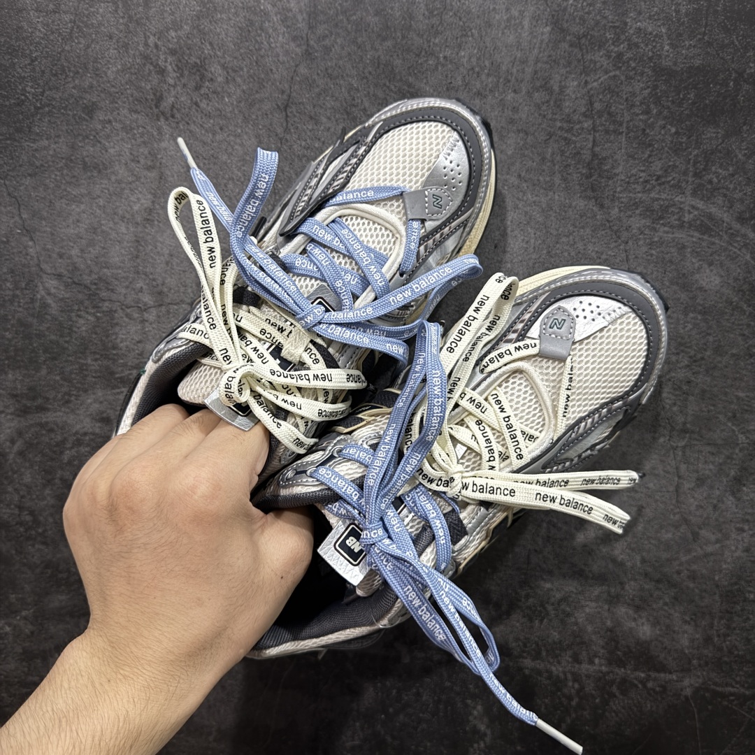 图片[3]-【纯原K版】新百伦New Balance M1906AR系列低帮复古老爹风休闲运动慢跑鞋 M1906AD 双绑带版本（另附一副原版鞋带） 全新大厂出品 市场第一梯队品质 绝对秒杀市场货 完美版型 正确组合大底 区别市场刷漆底版本 全套原楦原纸板原厂数据开发 进口三明治网面 原装进口皮料正确卡色 正确中底拉帮中底网布细节 原厂标裁 带紫光防伪 定制后跟透明水晶模块 冲裁组合 大底贴合程度胶水上色把控完美 整洁度挑战全网艺术家 多道序QC把关品质完善 匠心打造 耗时多月开发完成 工艺极其复杂难度可想而知 新开独立私模大底 正确六层组合大底 高端零售专供产物 尺码：36 37 37.5 38 38.5 39 40 40.5 41 42 42.5 43 44 45 46-选品中心