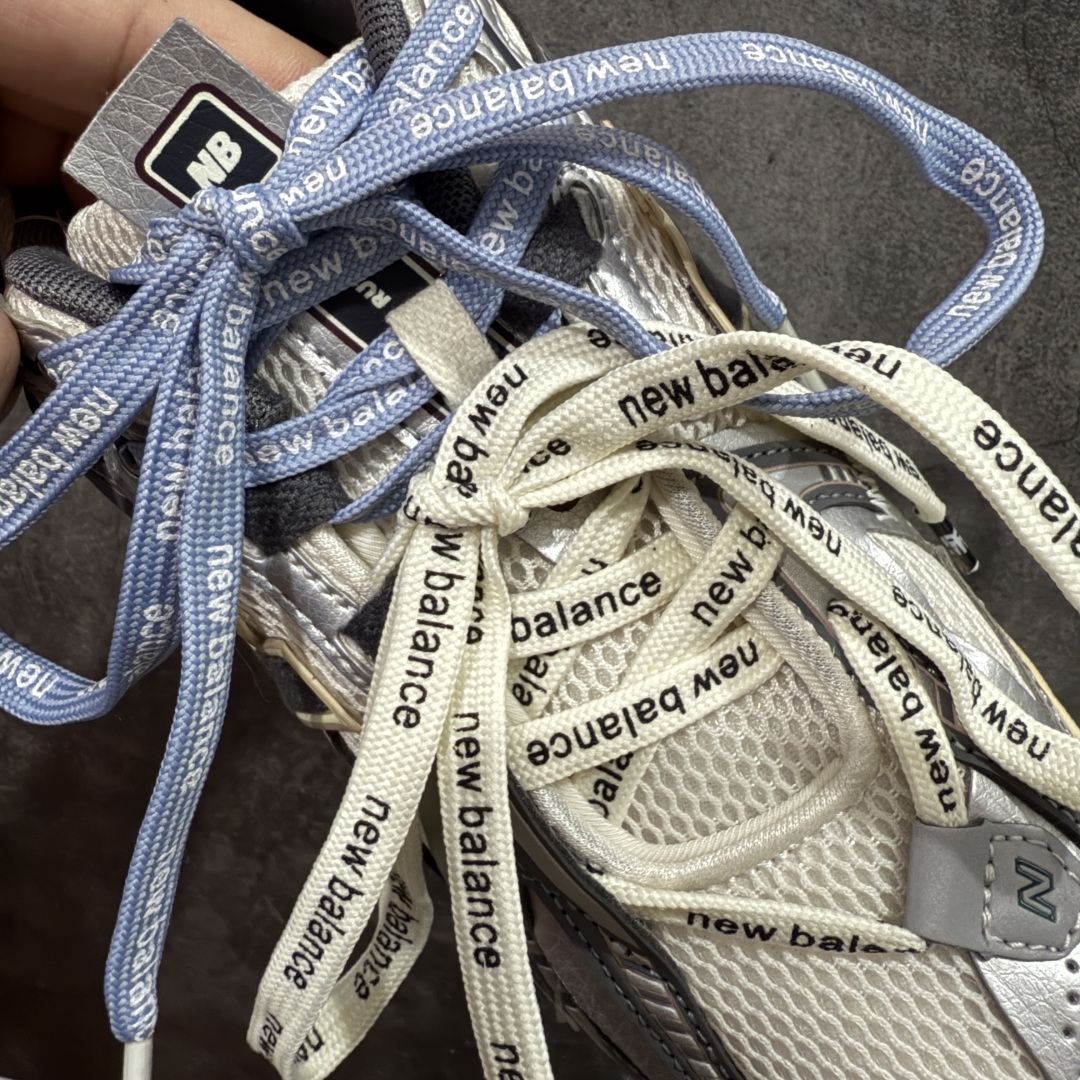 图片[6]-【纯原K版】新百伦New Balance M1906AR系列低帮复古老爹风休闲运动慢跑鞋 M1906AD 双绑带版本（另附一副原版鞋带） 全新大厂出品 市场第一梯队品质 绝对秒杀市场货 完美版型 正确组合大底 区别市场刷漆底版本 全套原楦原纸板原厂数据开发 进口三明治网面 原装进口皮料正确卡色 正确中底拉帮中底网布细节 原厂标裁 带紫光防伪 定制后跟透明水晶模块 冲裁组合 大底贴合程度胶水上色把控完美 整洁度挑战全网艺术家 多道序QC把关品质完善 匠心打造 耗时多月开发完成 工艺极其复杂难度可想而知 新开独立私模大底 正确六层组合大底 高端零售专供产物 尺码：36 37 37.5 38 38.5 39 40 40.5 41 42 42.5 43 44 45 46-选品中心